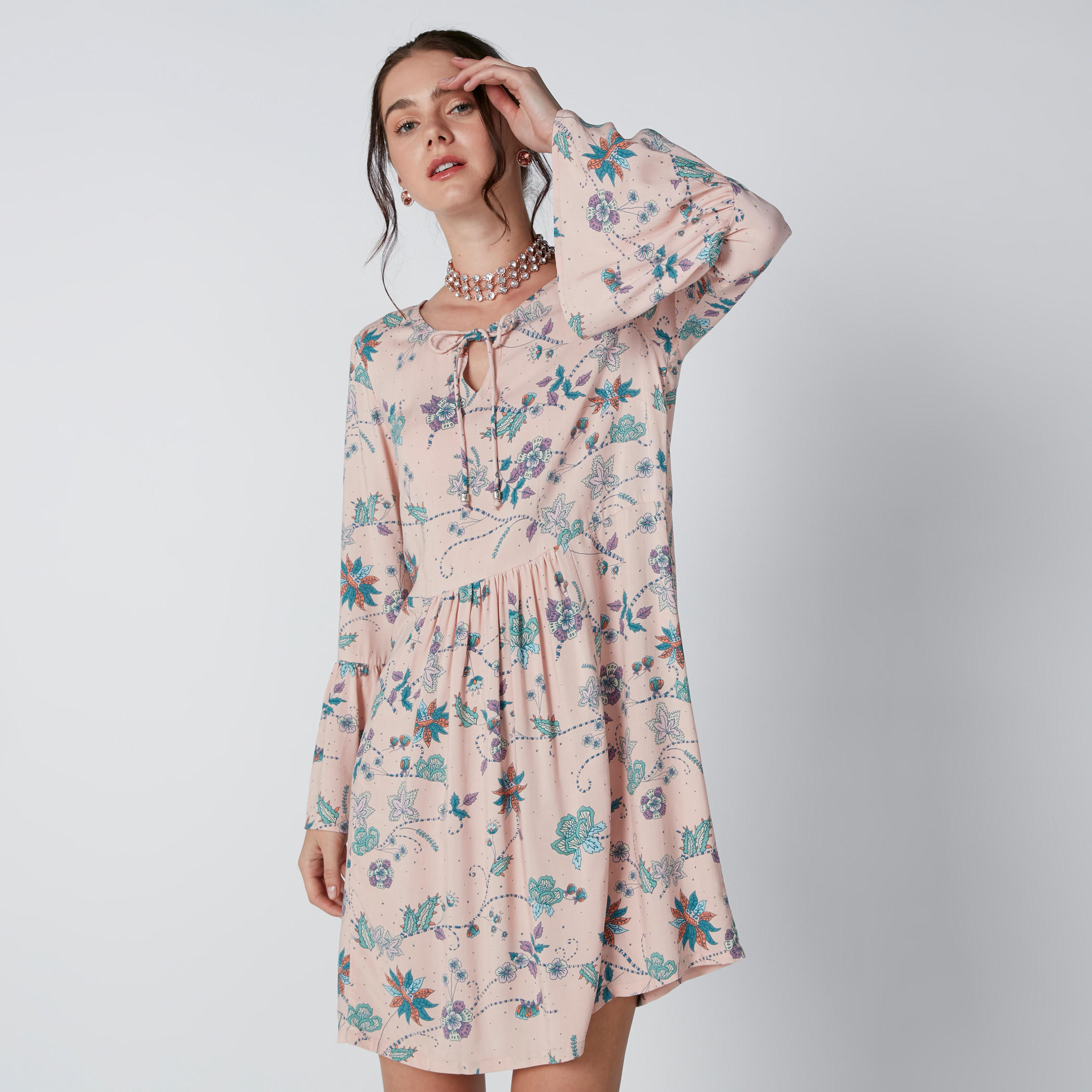 فستان بأكمام واسعة وطبعات زهرية وأربطة-women-clothing-dresses-image-1