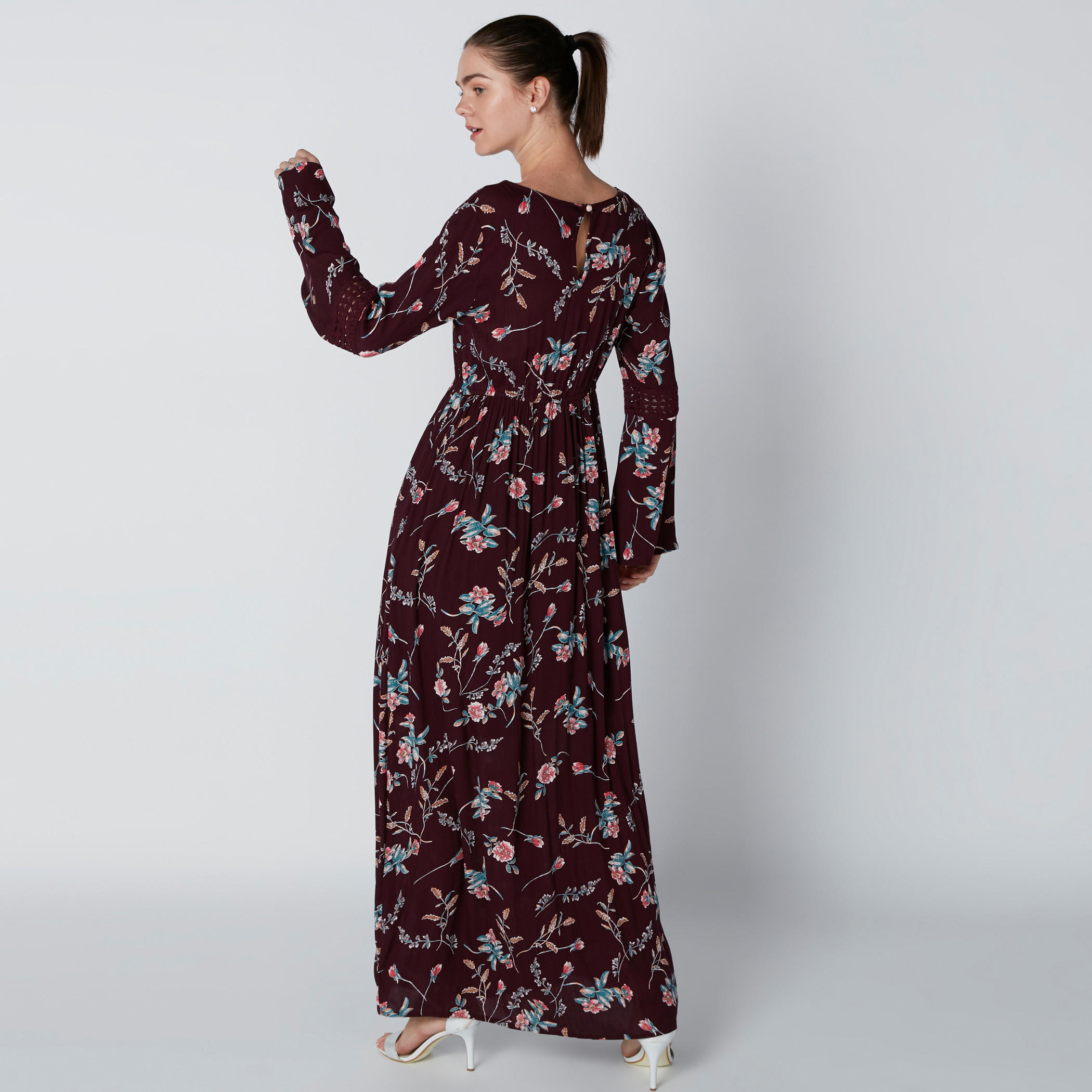 فستان ماكسي بطبعات زهرية وتفاصيل دانتيل وأكمام واسعة-women-clothing-dresses-image-2