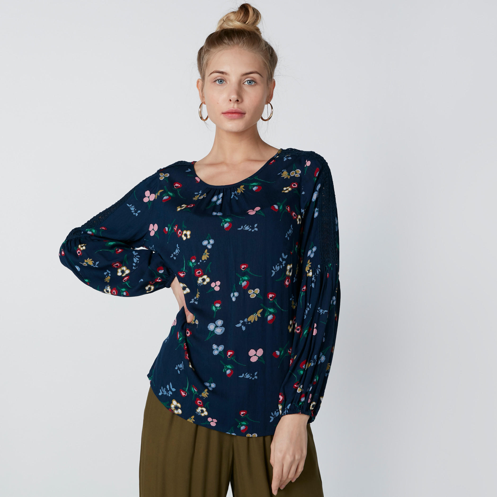 بلوزة بياقة مستديرة وأكمام طويلة وطبعات-women-clothing-shirtsandblouses-blouses-image-5