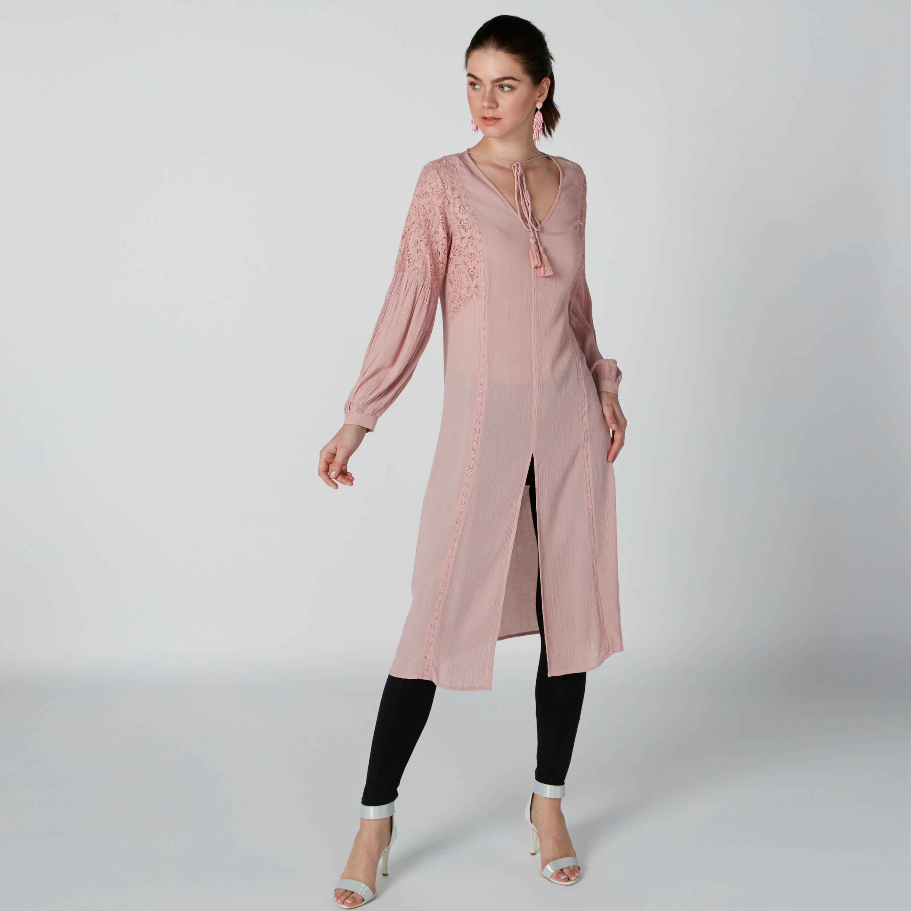 تونيك بياقة V وأكمام طويلة وتفاصيل دانتيل-women-clothing-shirtsandblouses-blouses-image-1