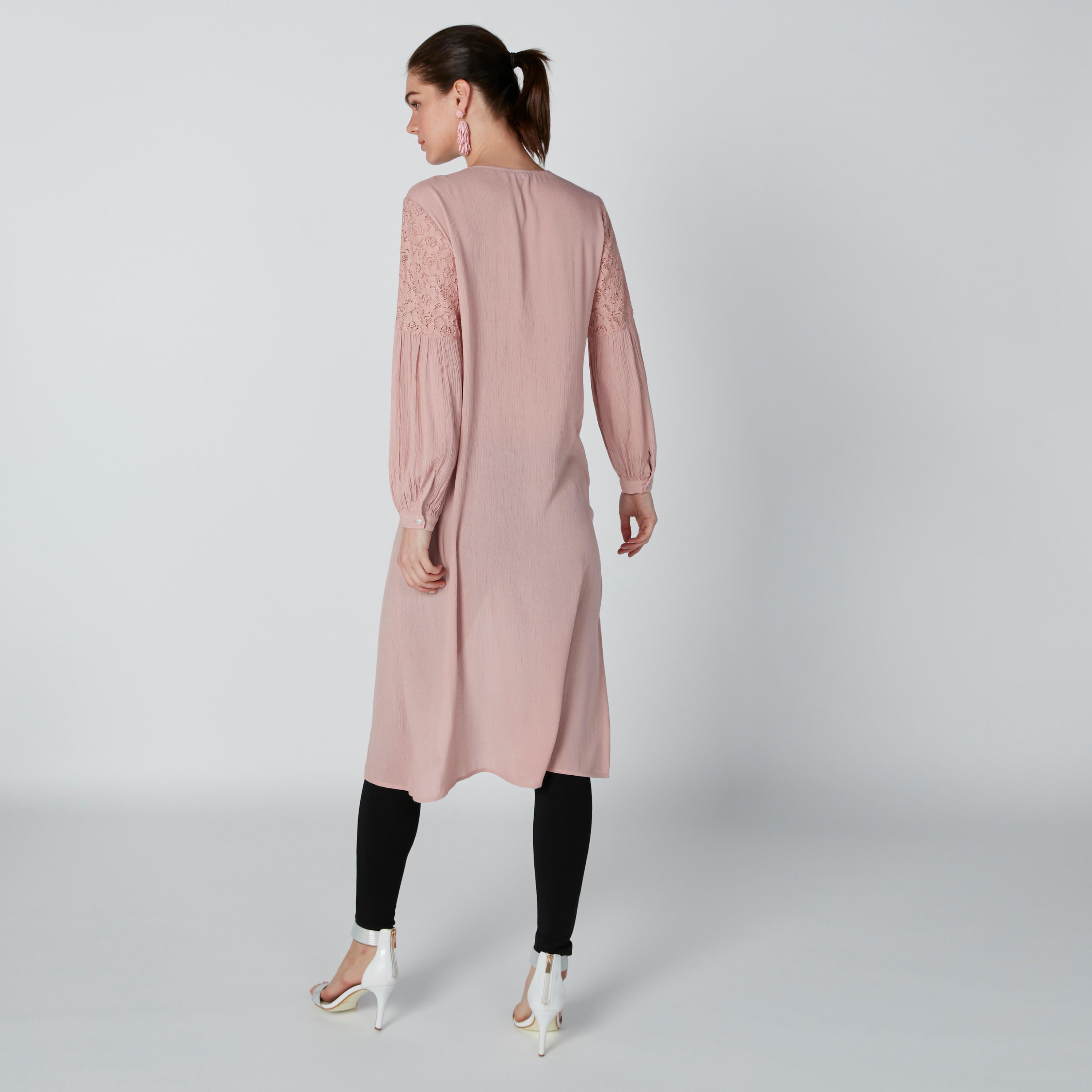 تونيك بياقة V وأكمام طويلة وتفاصيل دانتيل-women-clothing-shirtsandblouses-blouses-image-2