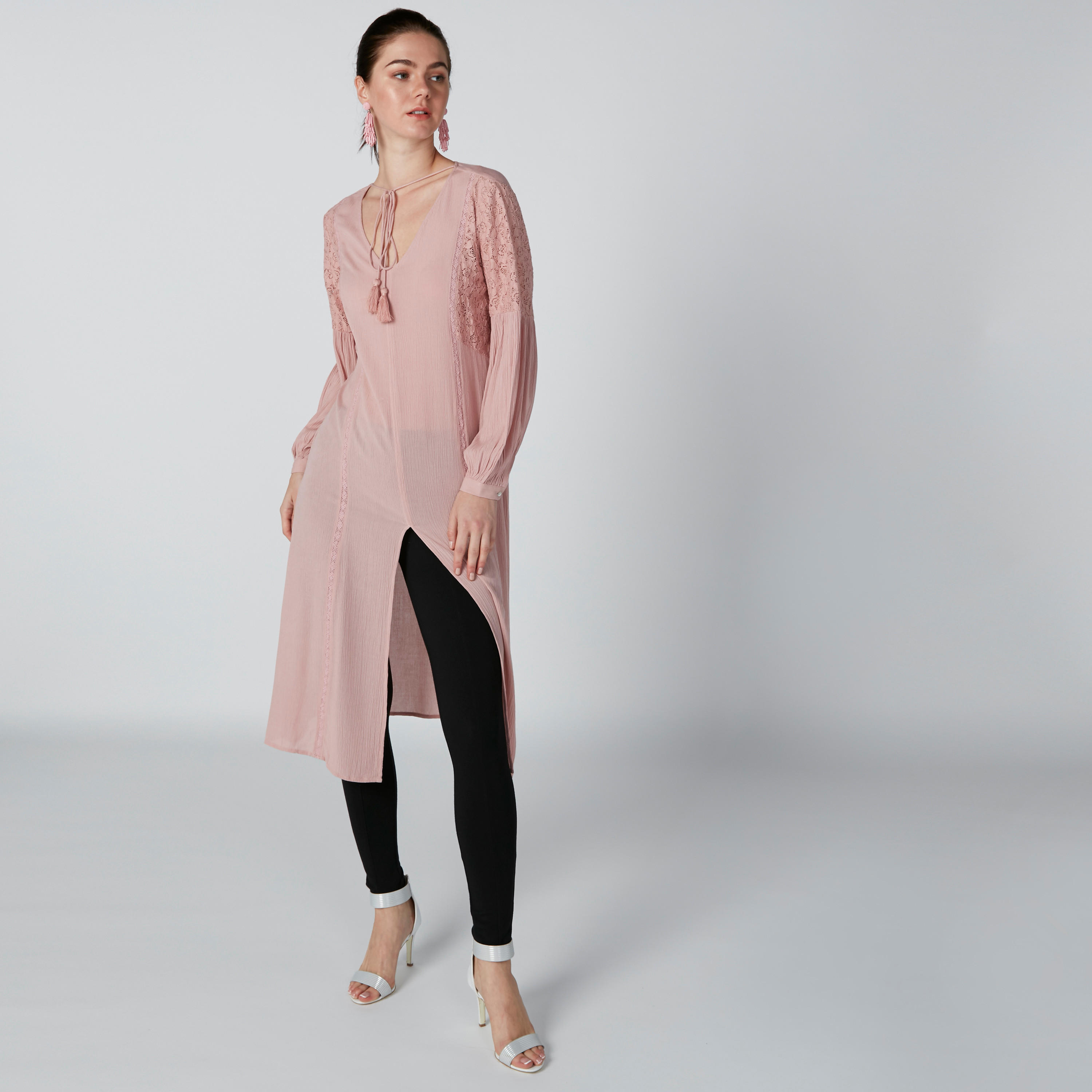 تونيك بياقة V وأكمام طويلة وتفاصيل دانتيل-women-clothing-shirtsandblouses-blouses-image-4