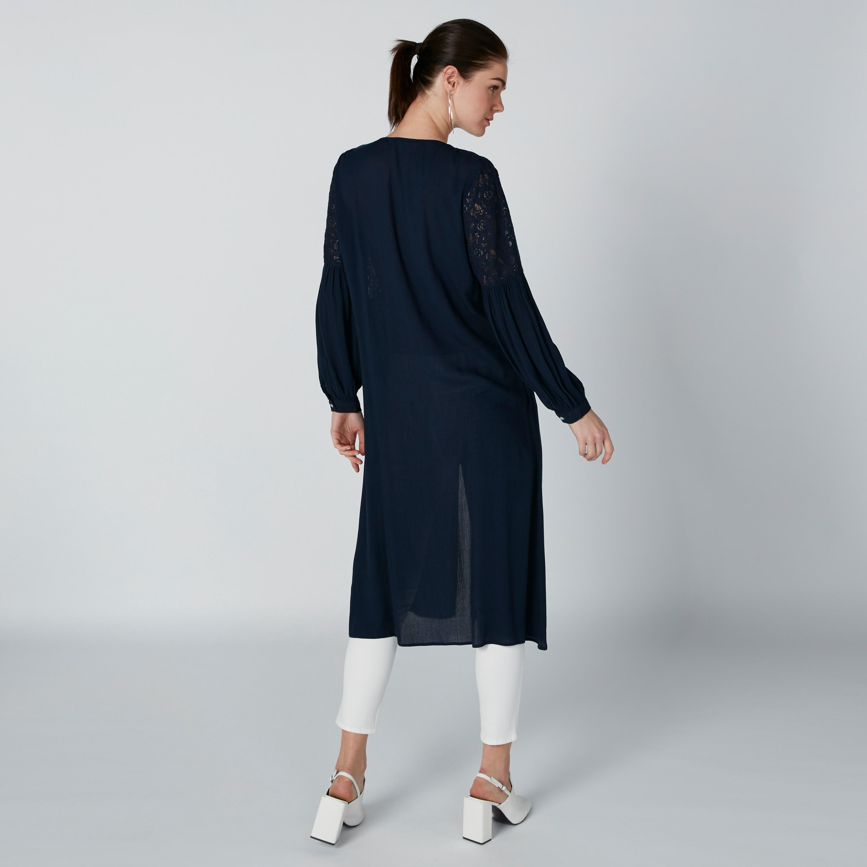تونيك بياقة V وأكمام طويلة وتفاصيل دانتيل-women-clothing-shirtsandblouses-blouses-image-2