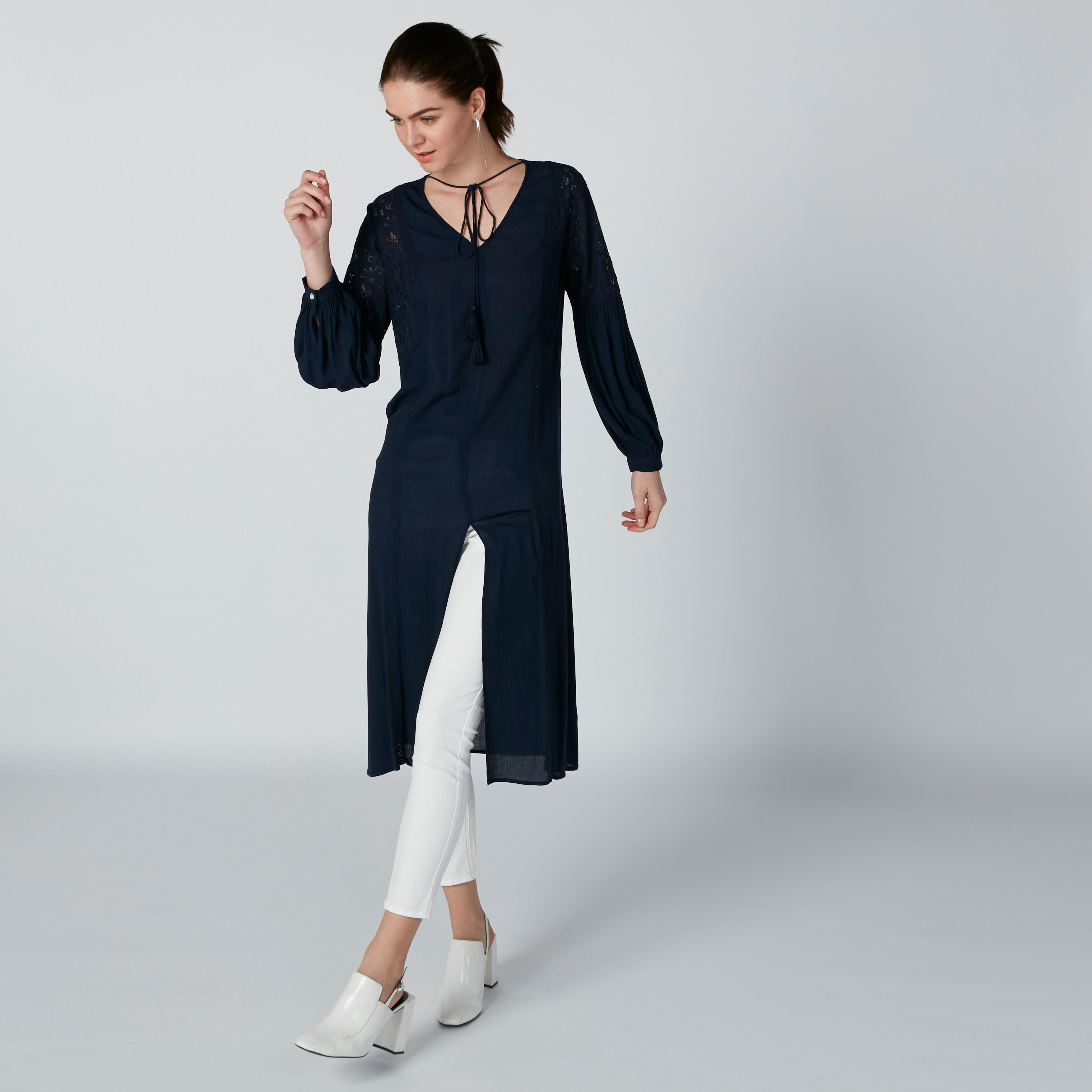 تونيك بياقة V وأكمام طويلة وتفاصيل دانتيل-women-clothing-shirtsandblouses-blouses-image-3