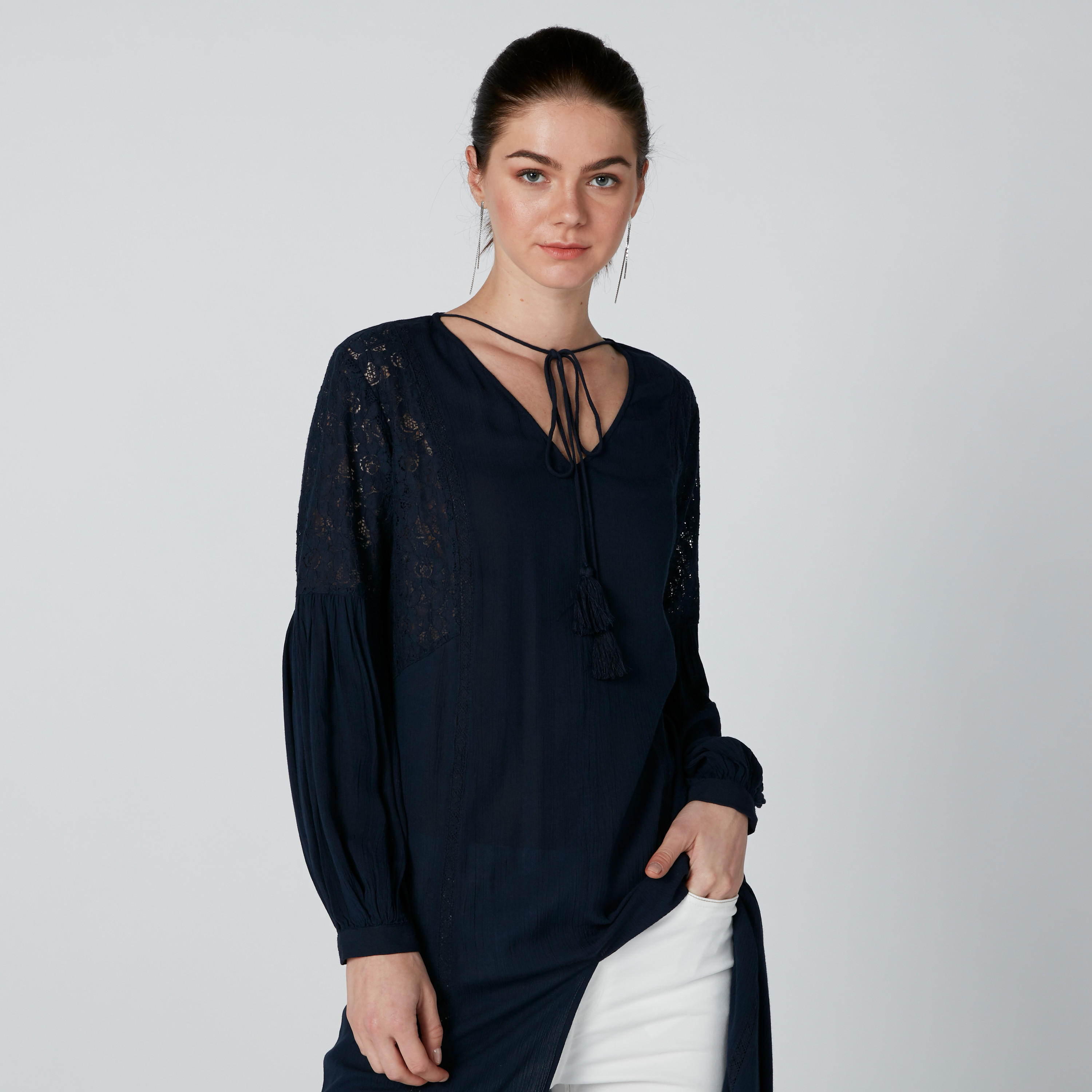 تونيك بياقة V وأكمام طويلة وتفاصيل دانتيل-women-clothing-shirtsandblouses-blouses-image-4
