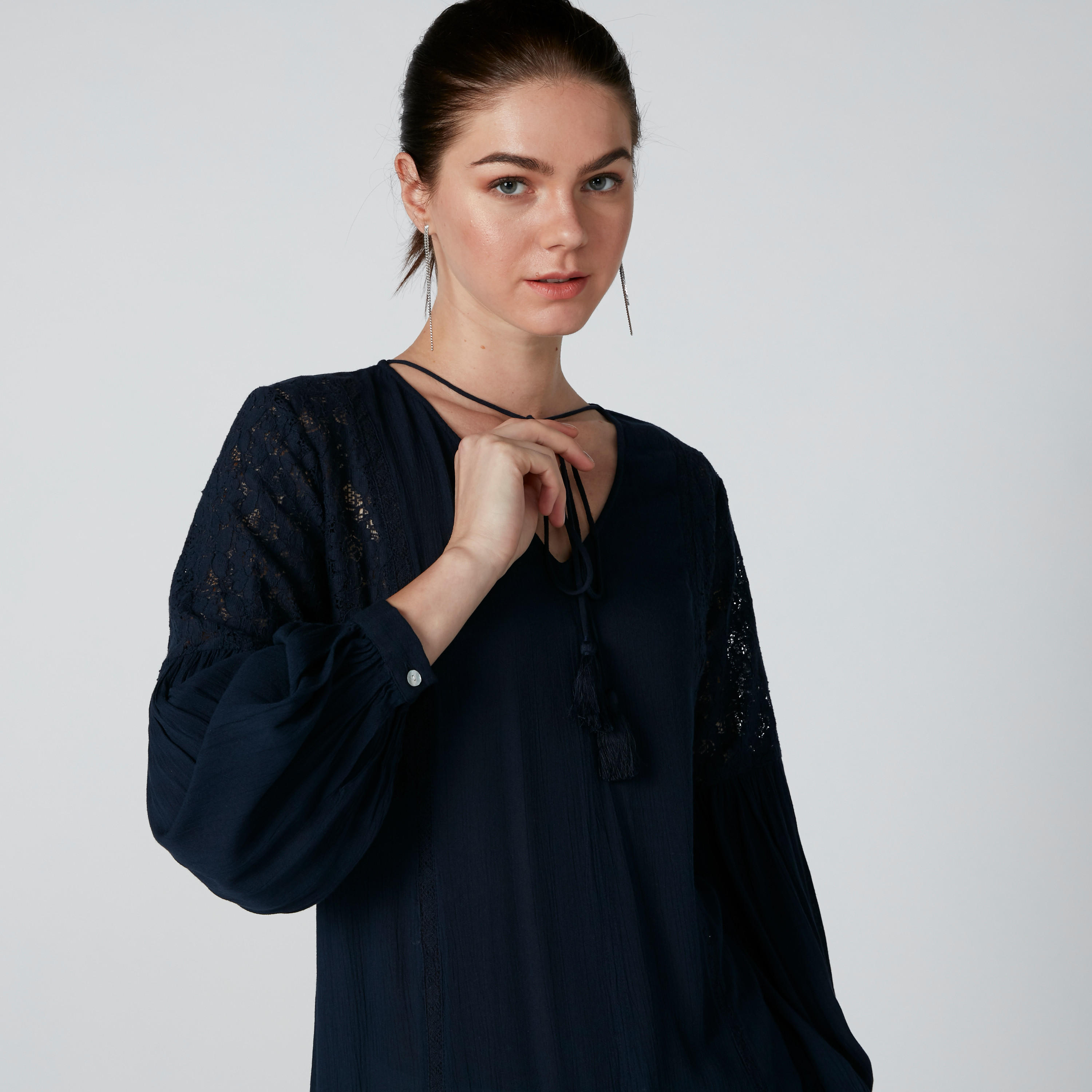تونيك بياقة V وأكمام طويلة وتفاصيل دانتيل-women-clothing-shirtsandblouses-blouses-image-5