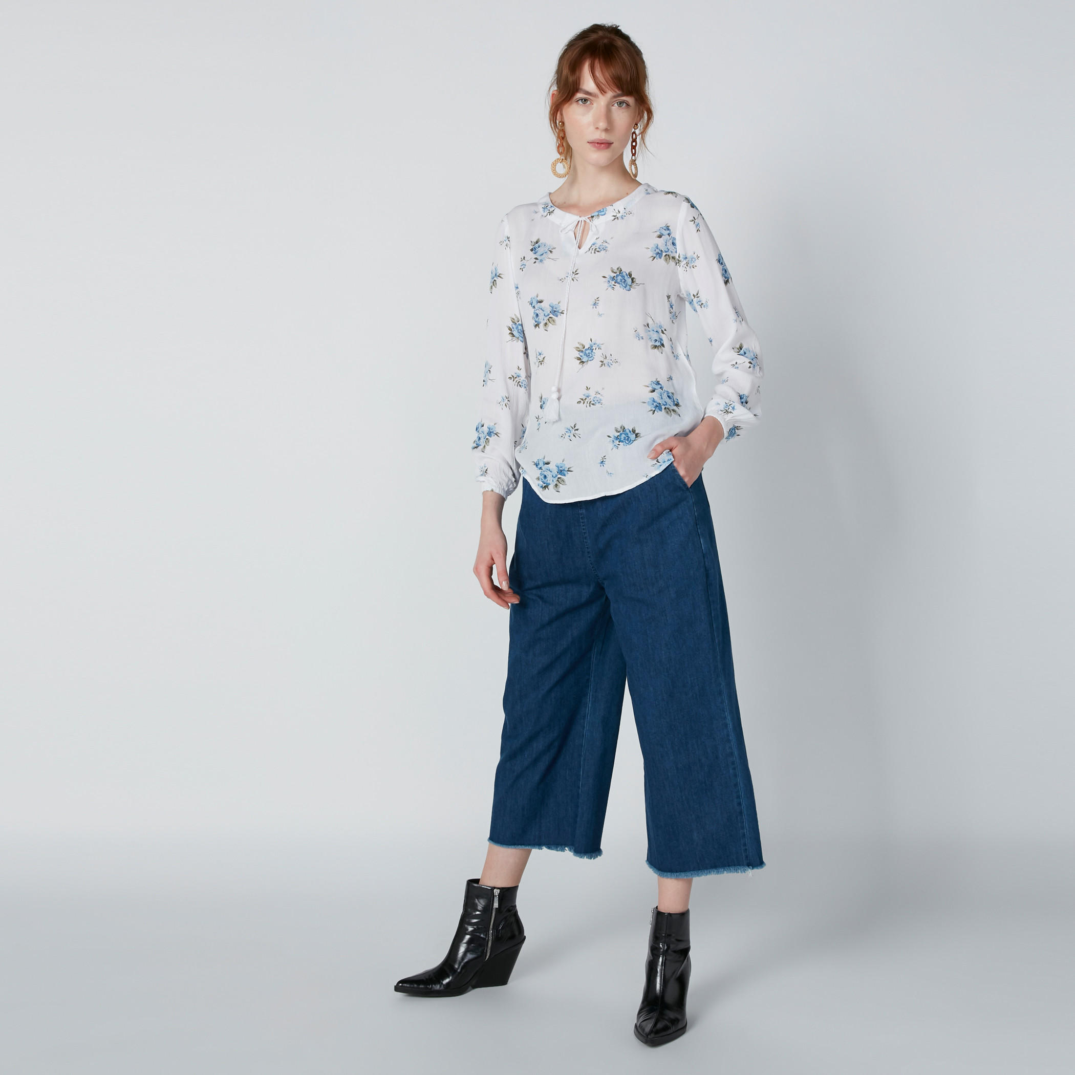 بلوزة بياقة مستديرة وأكمام طويلة وطبعات زهرية-women-clothing-shirtsandblouses-blouses-image-4