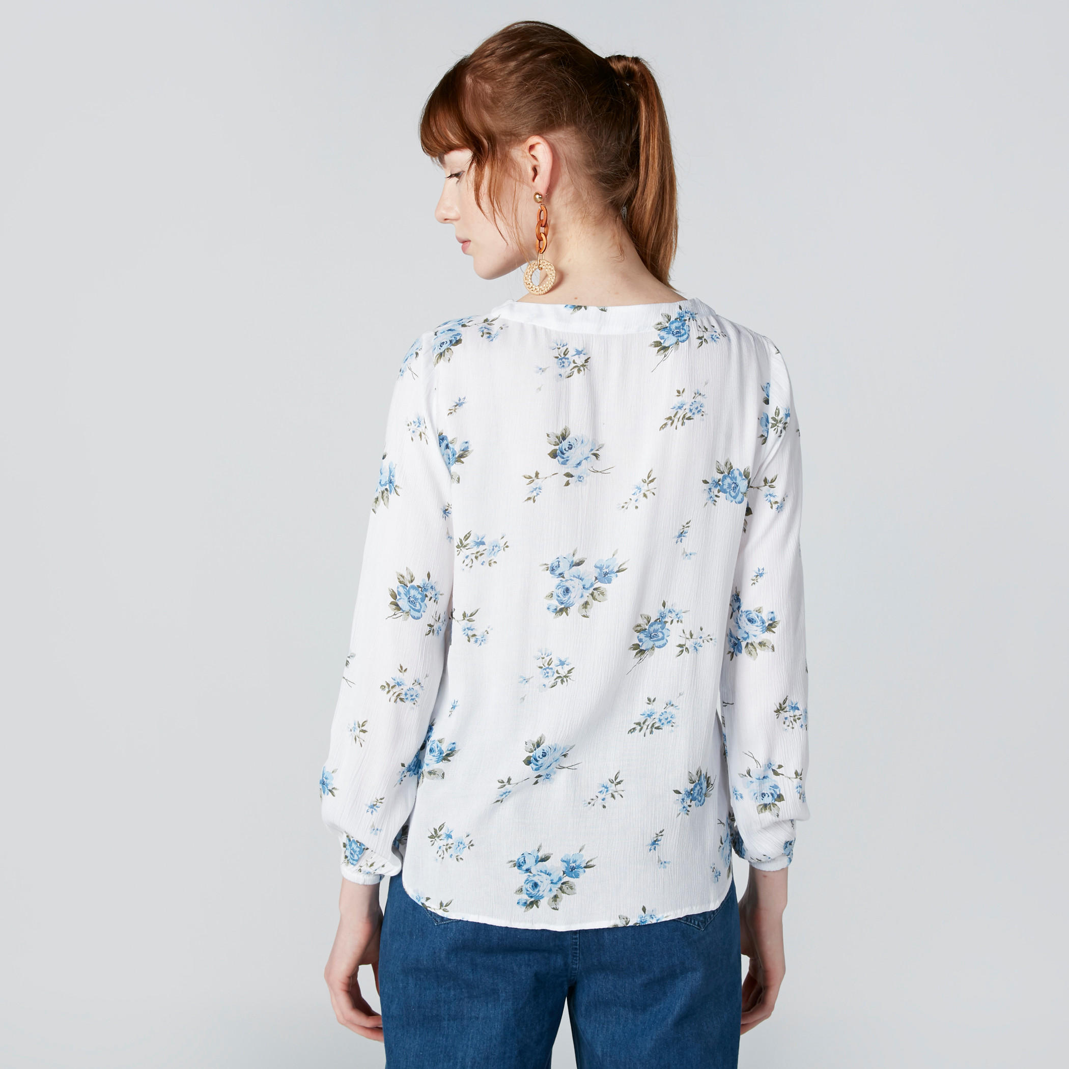 بلوزة بياقة مستديرة وأكمام طويلة وطبعات زهرية-women-clothing-shirtsandblouses-blouses-image-3