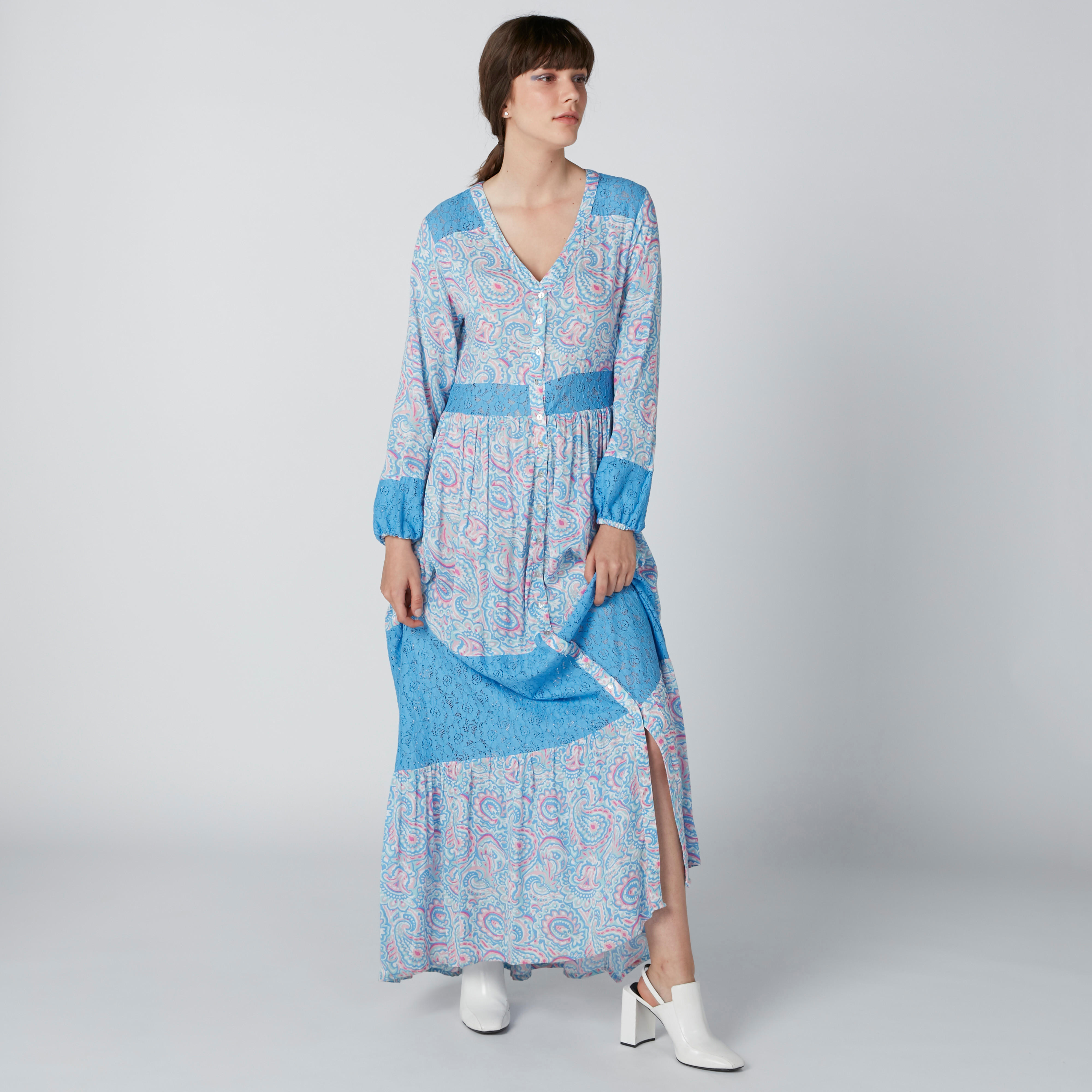 فستان طويل بياقة V وأزرار وطبعات-women-clothing-dresses-image-1