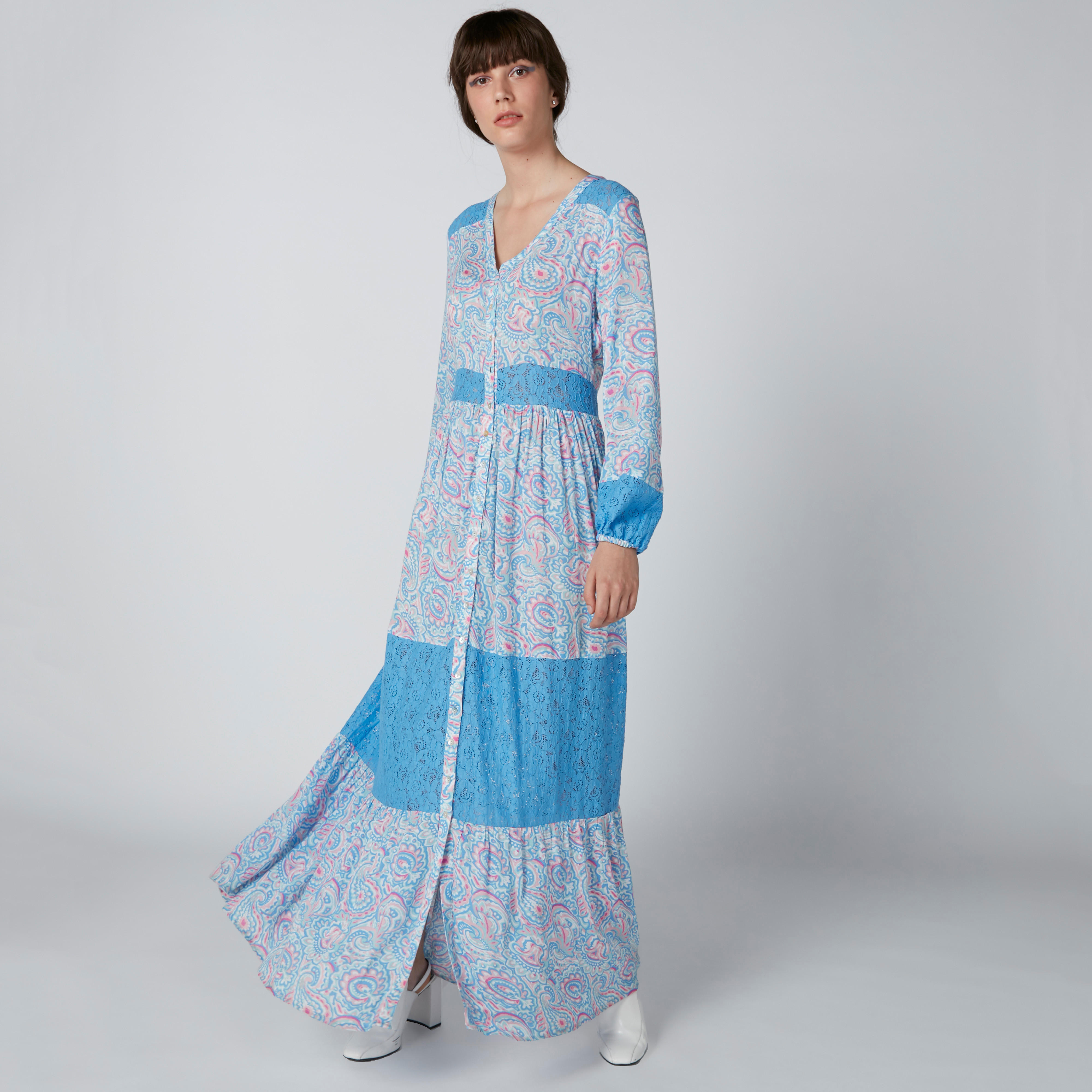 فستان طويل بياقة V وأزرار وطبعات-women-clothing-dresses-image-3