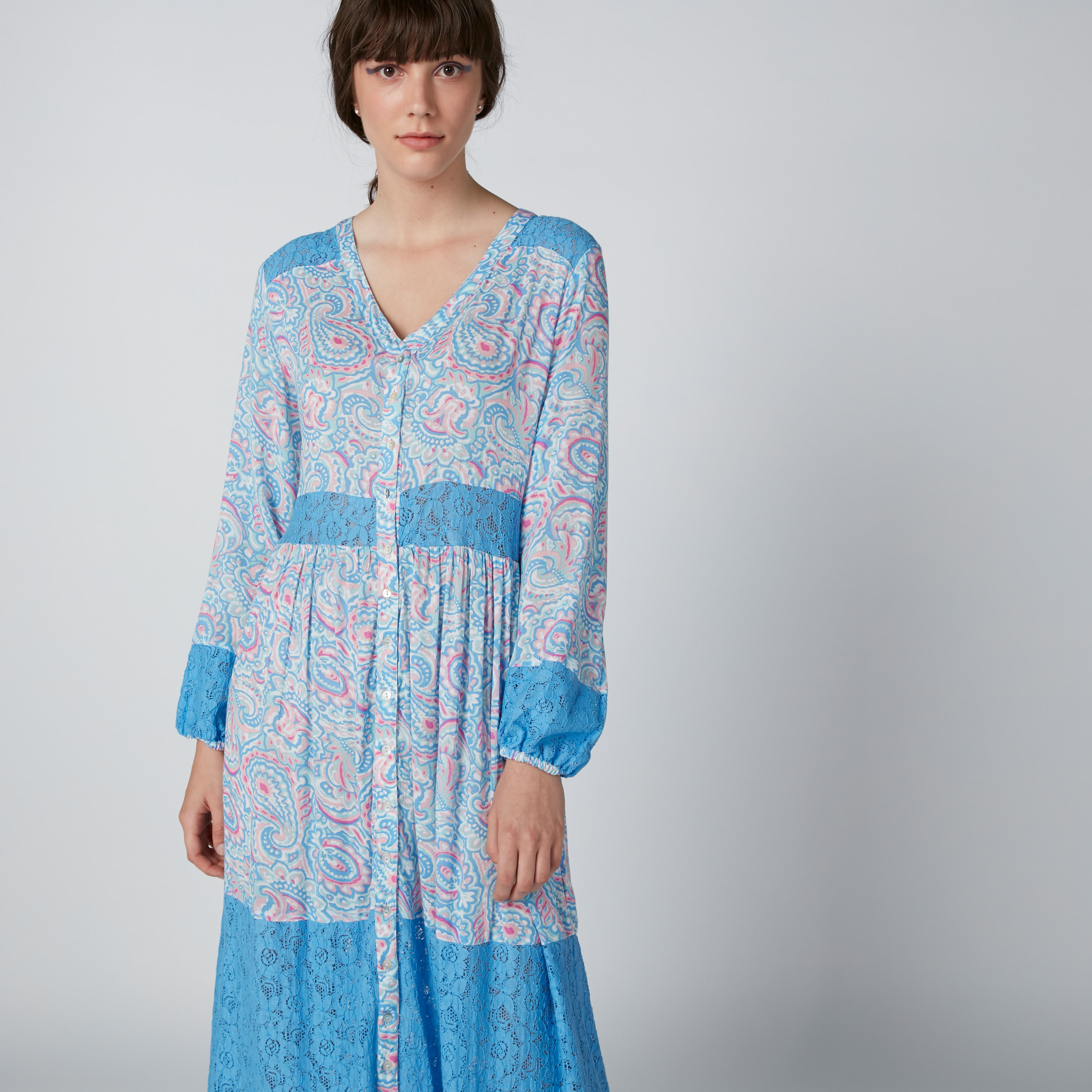 فستان طويل بياقة V وأزرار وطبعات-women-clothing-dresses-image-4