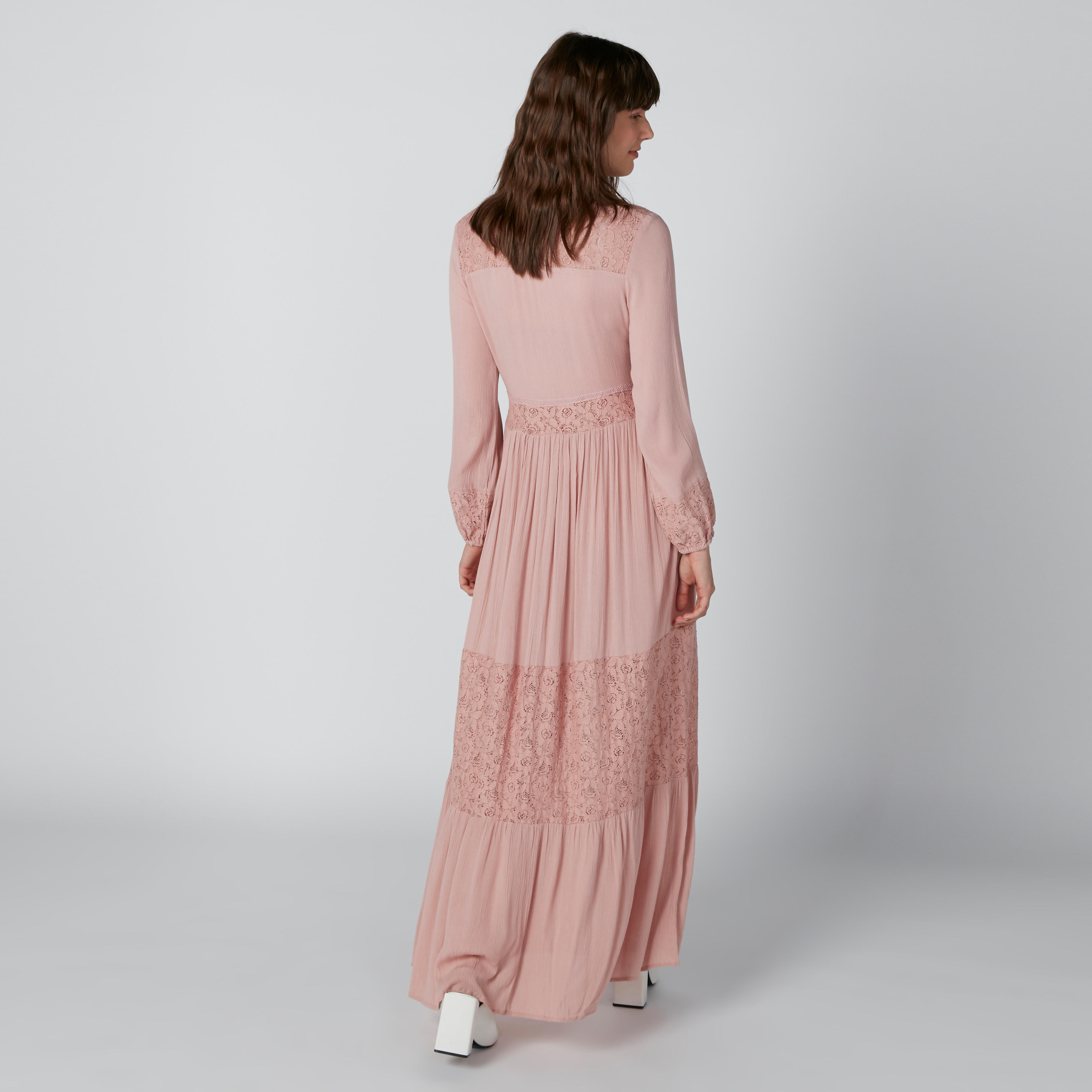 فستان طويل بياقة V وتفاصيل دانتيل وأزرار-women-clothing-dresses-image-2