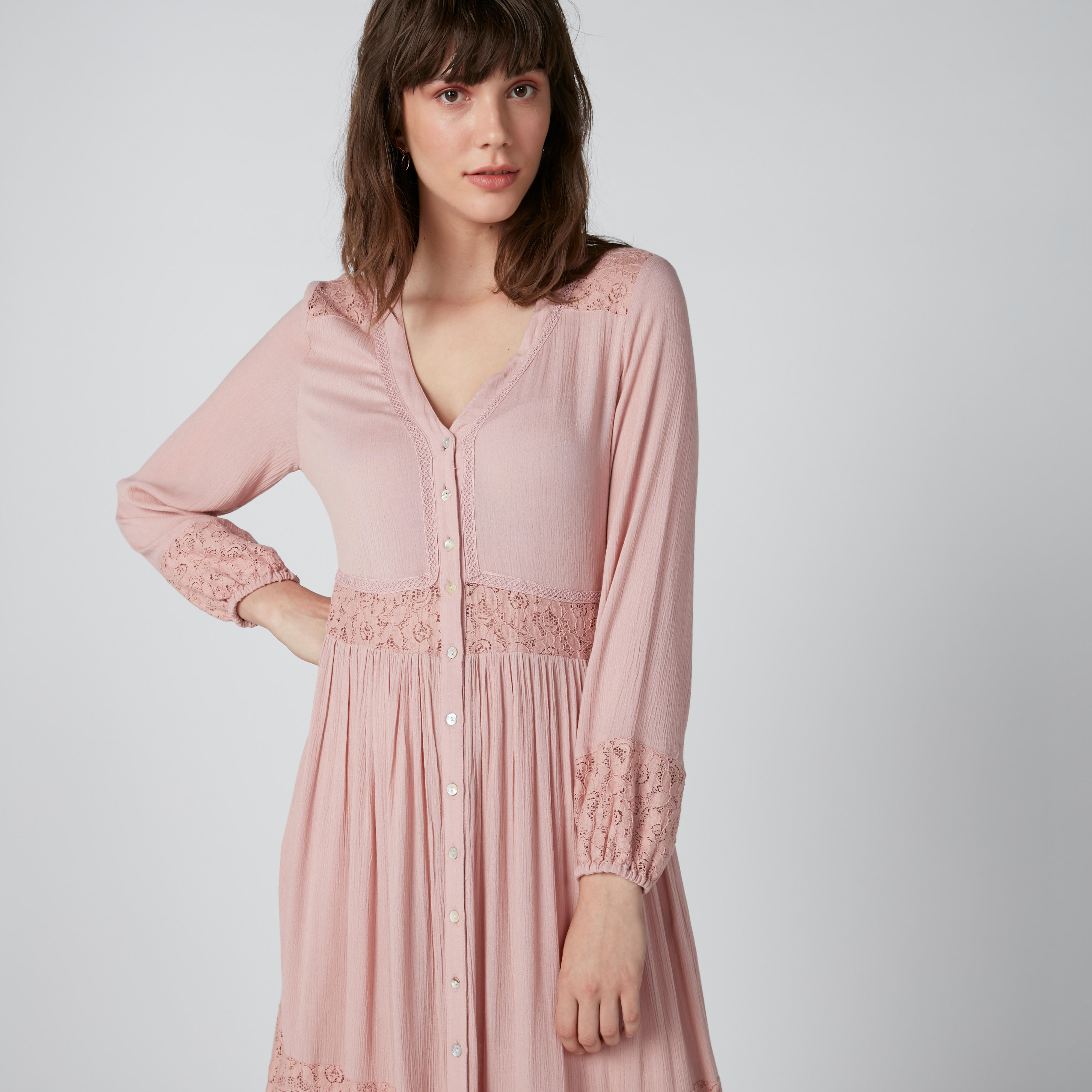 فستان طويل بياقة V وتفاصيل دانتيل وأزرار-women-clothing-dresses-image-3