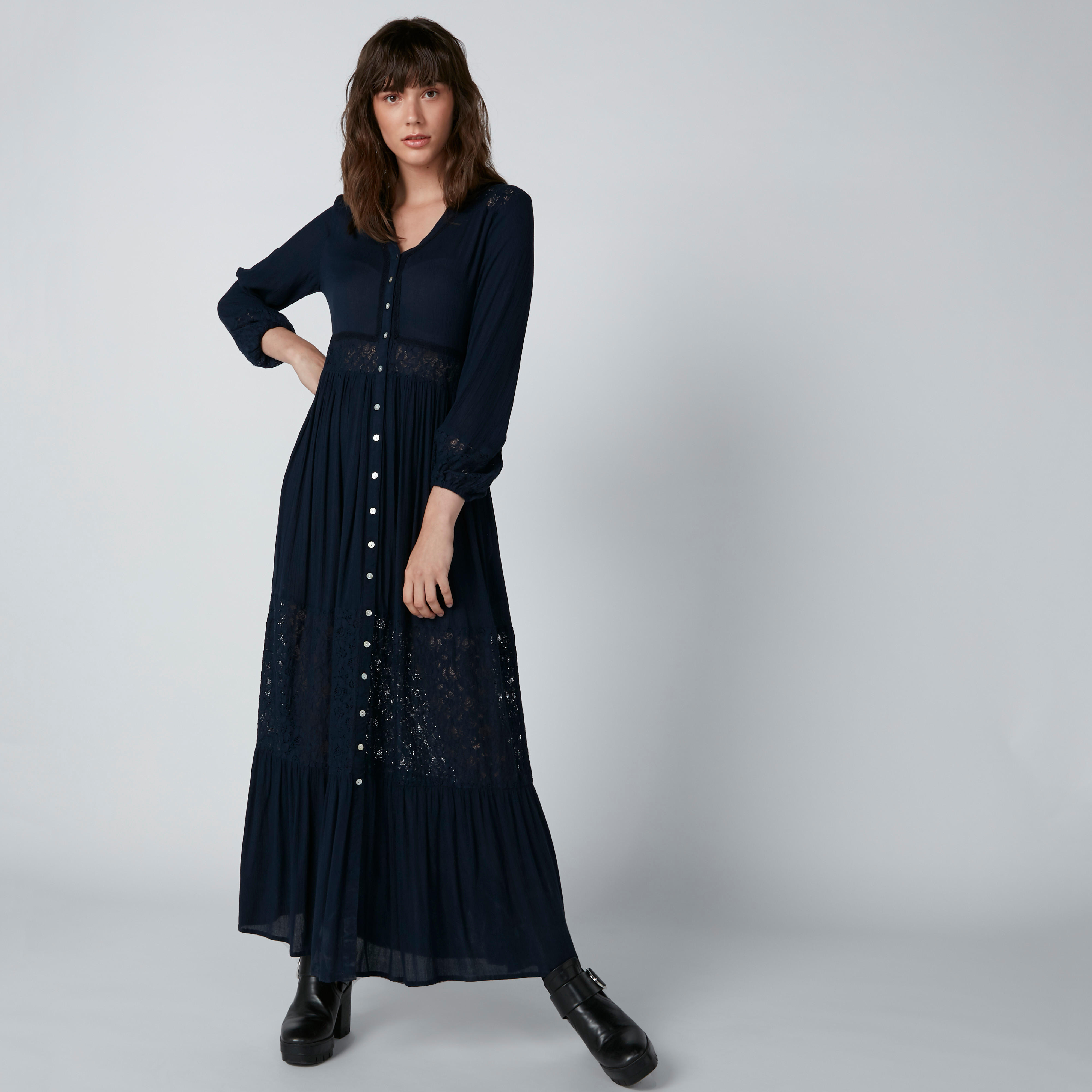 فستان طويل بياقة V وتفاصيل دانتيل وأكمام طويلة-women-clothing-dresses-image-1