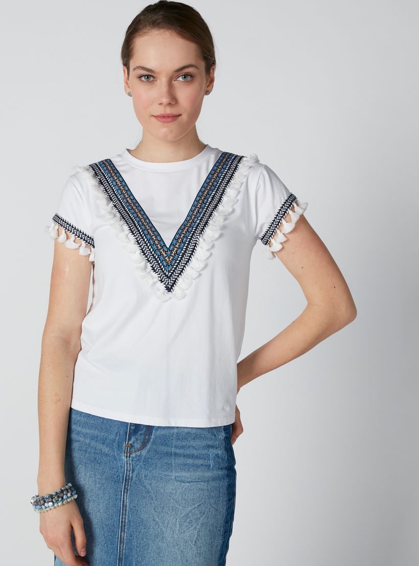 بلوزة مستدامة مطرزة بياقة مستديرة وشرّابات-women-clothing-shirtsandblouses-blouses-image-2