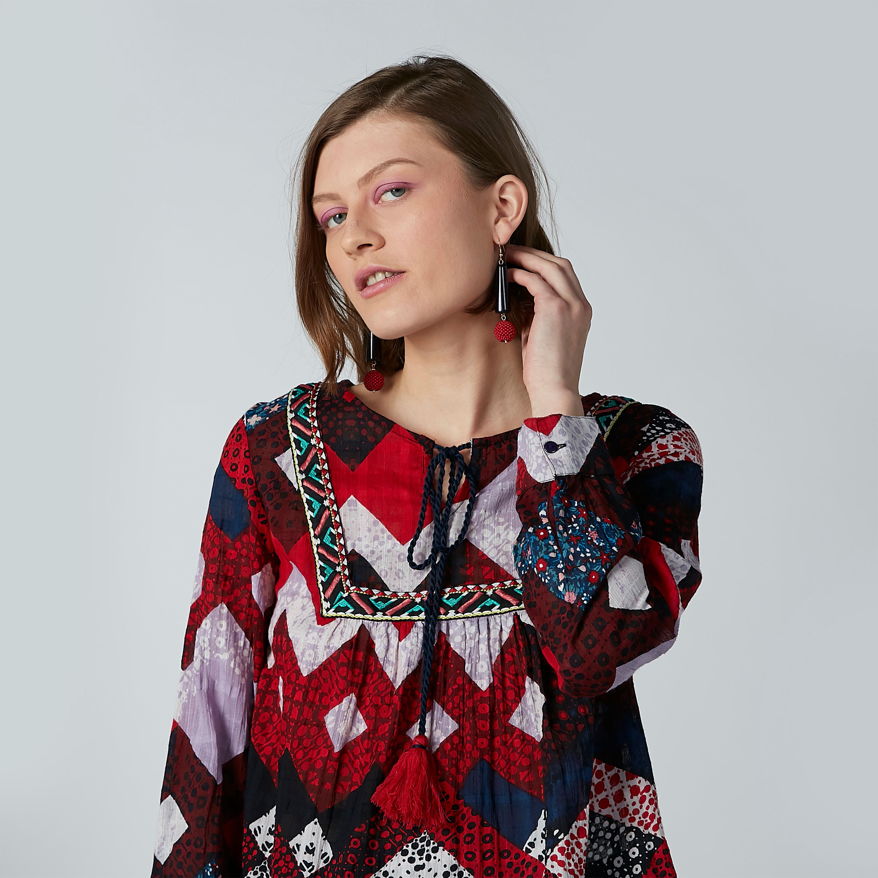 بلوزة بأكمام طويلة ورباط وطبعات-women-clothing-shirtsandblouses-blouses-image-3