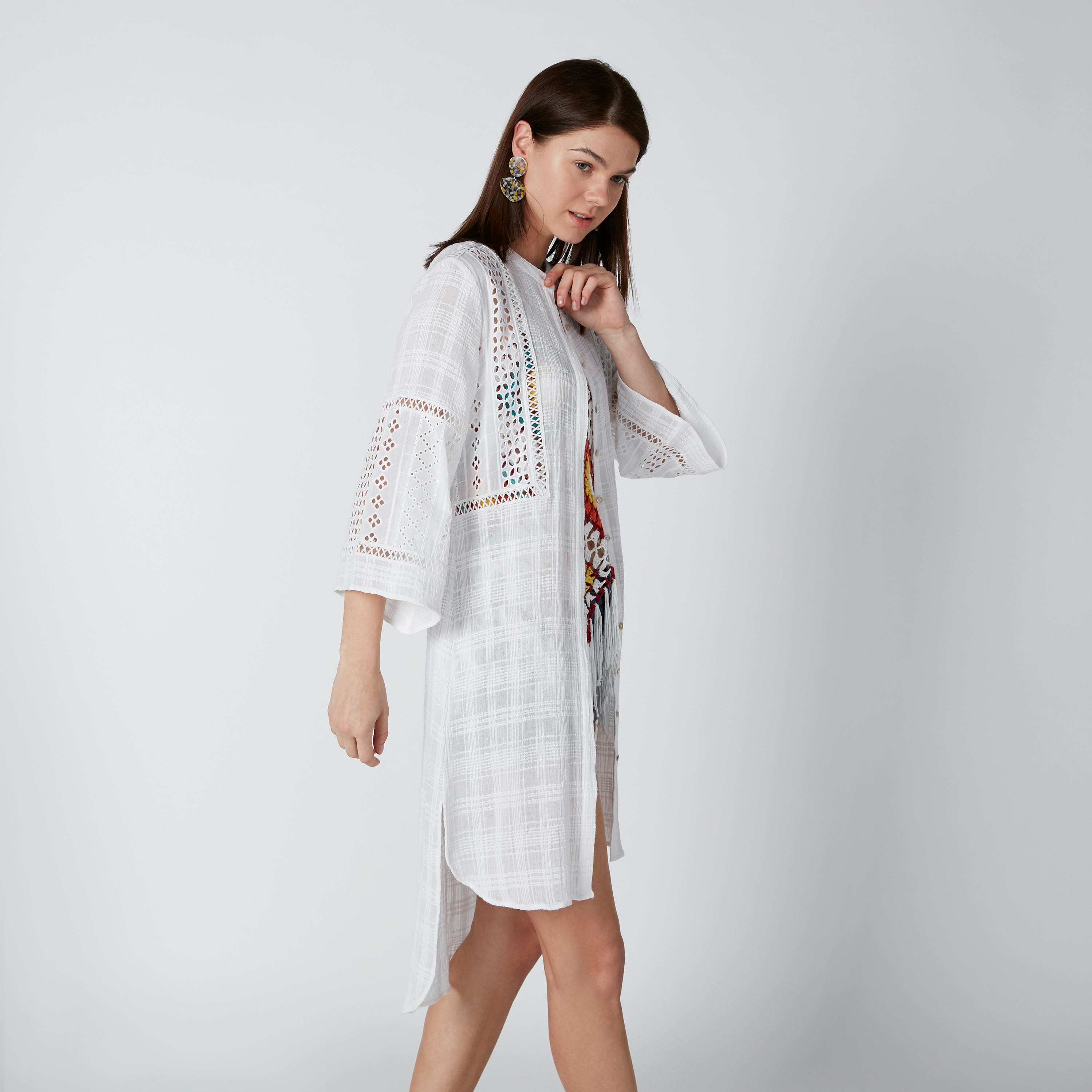 قميص كاروهات طويل بياقة ماندارين وتفاصيل دانتيل-women-clothing-shirtsandblouses-blouses-image-3
