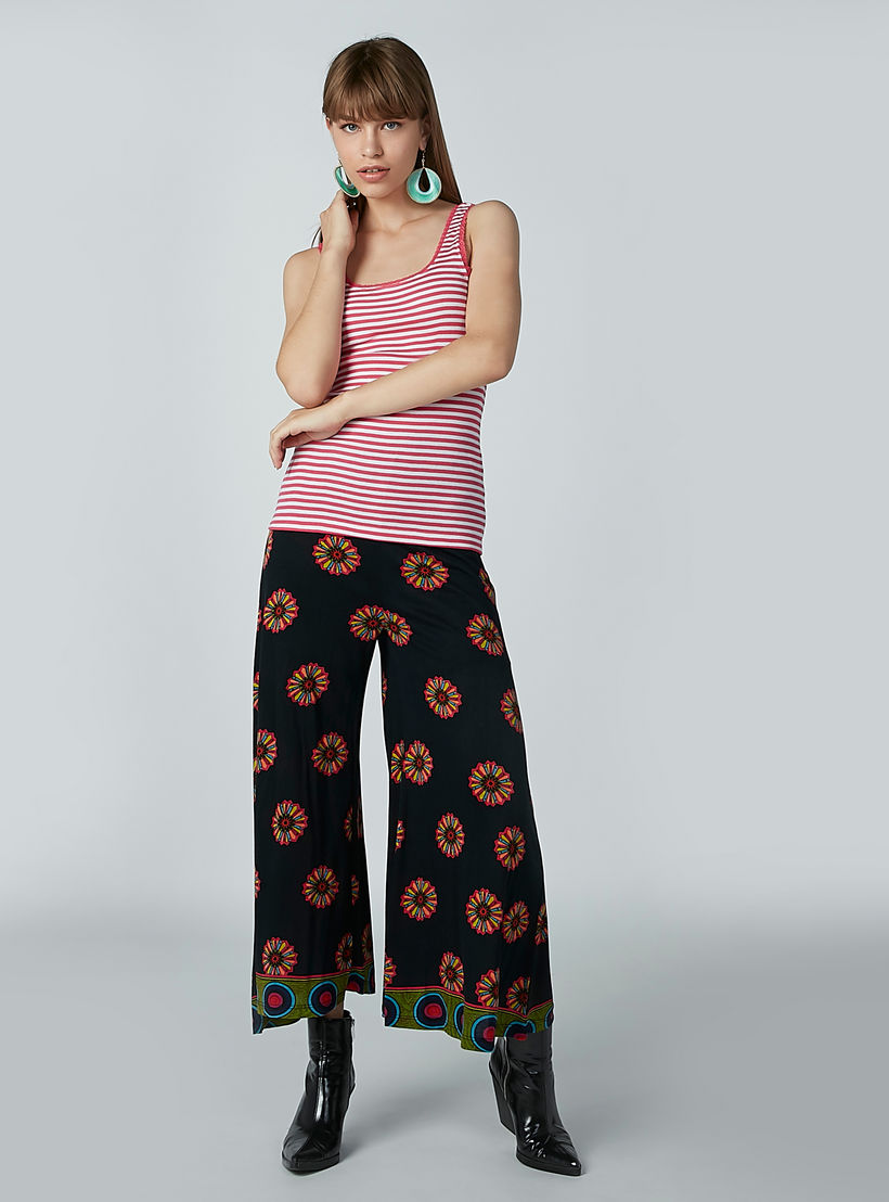 بنطال بالازو بقصّة واسعة وخصر مطاطي وطبعات-women-clothing-bottoms-trousers-image-2
