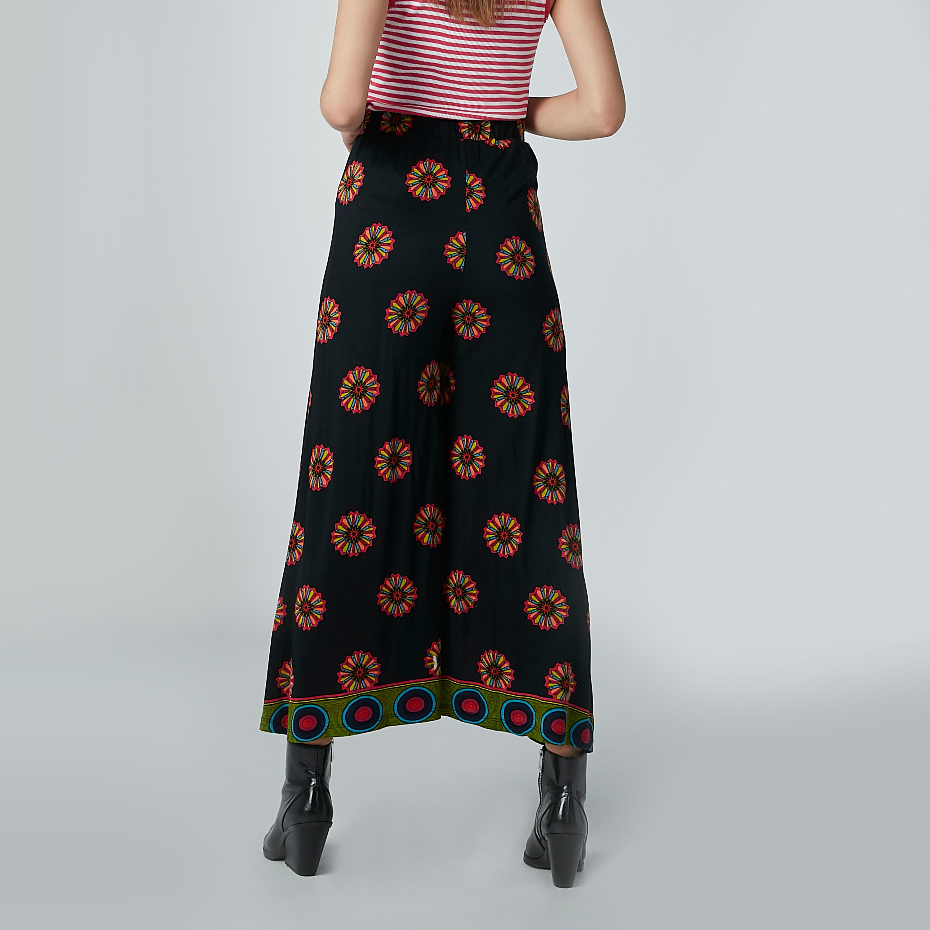 بنطال بالازو بقصّة واسعة وخصر مطاطي وطبعات-women-clothing-bottoms-trousers-image-3