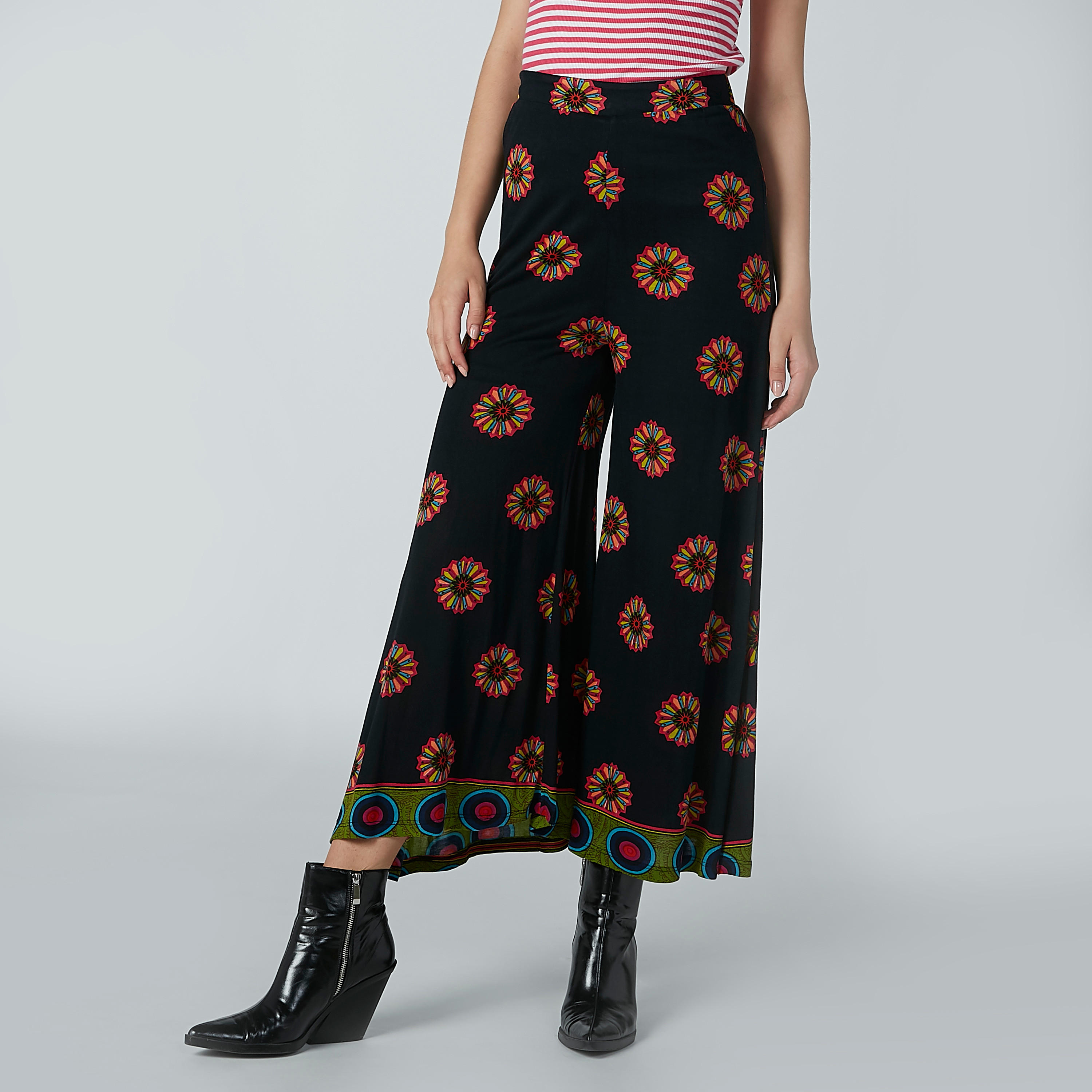 بنطال بالازو بقصّة واسعة وخصر مطاطي وطبعات-women-clothing-bottoms-trousers-image-4
