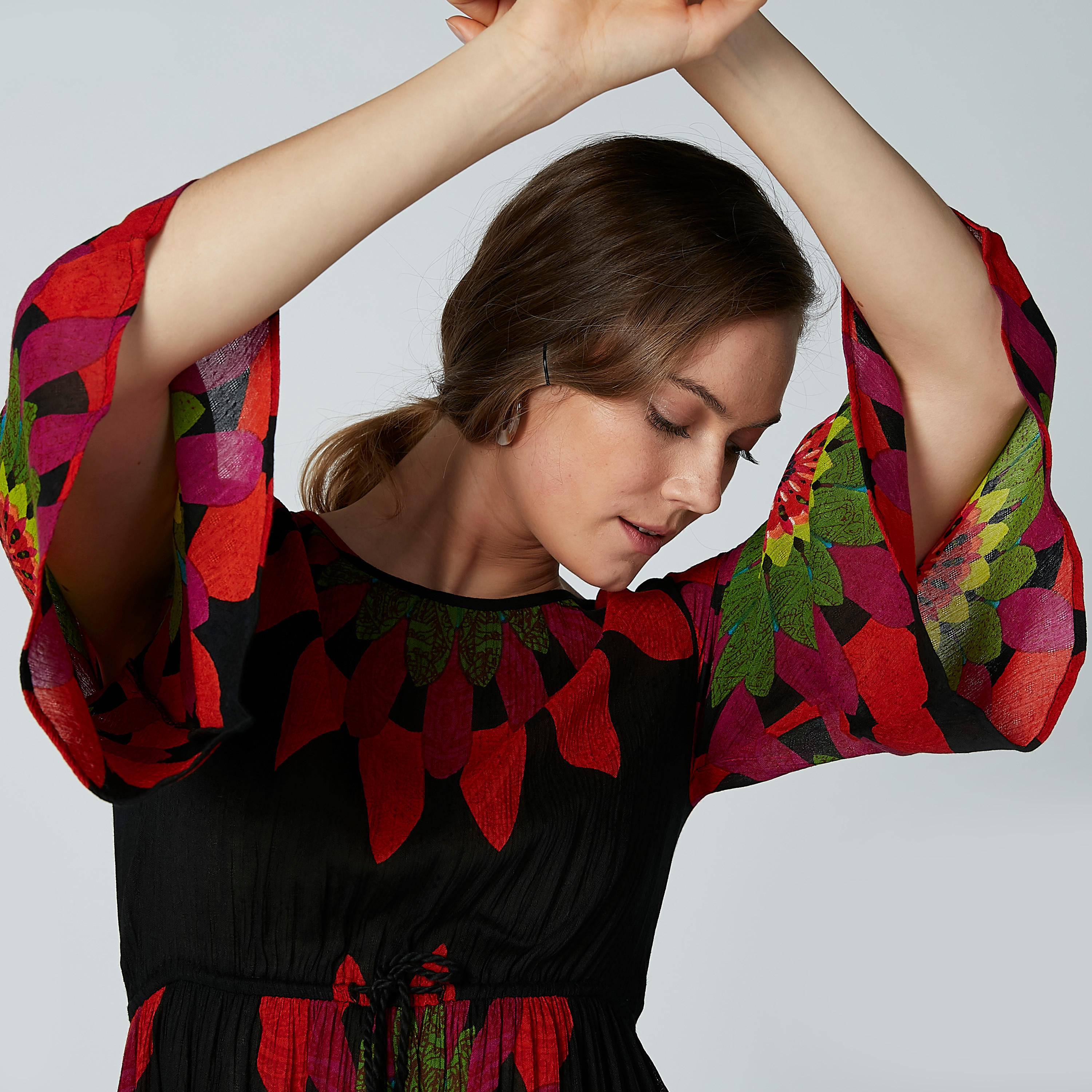 تونيك بياقة مستديرة وأكمام 3/4 واسعة وطبعات زهرية-women-clothing-shirtsandblouses-blouses-image-3