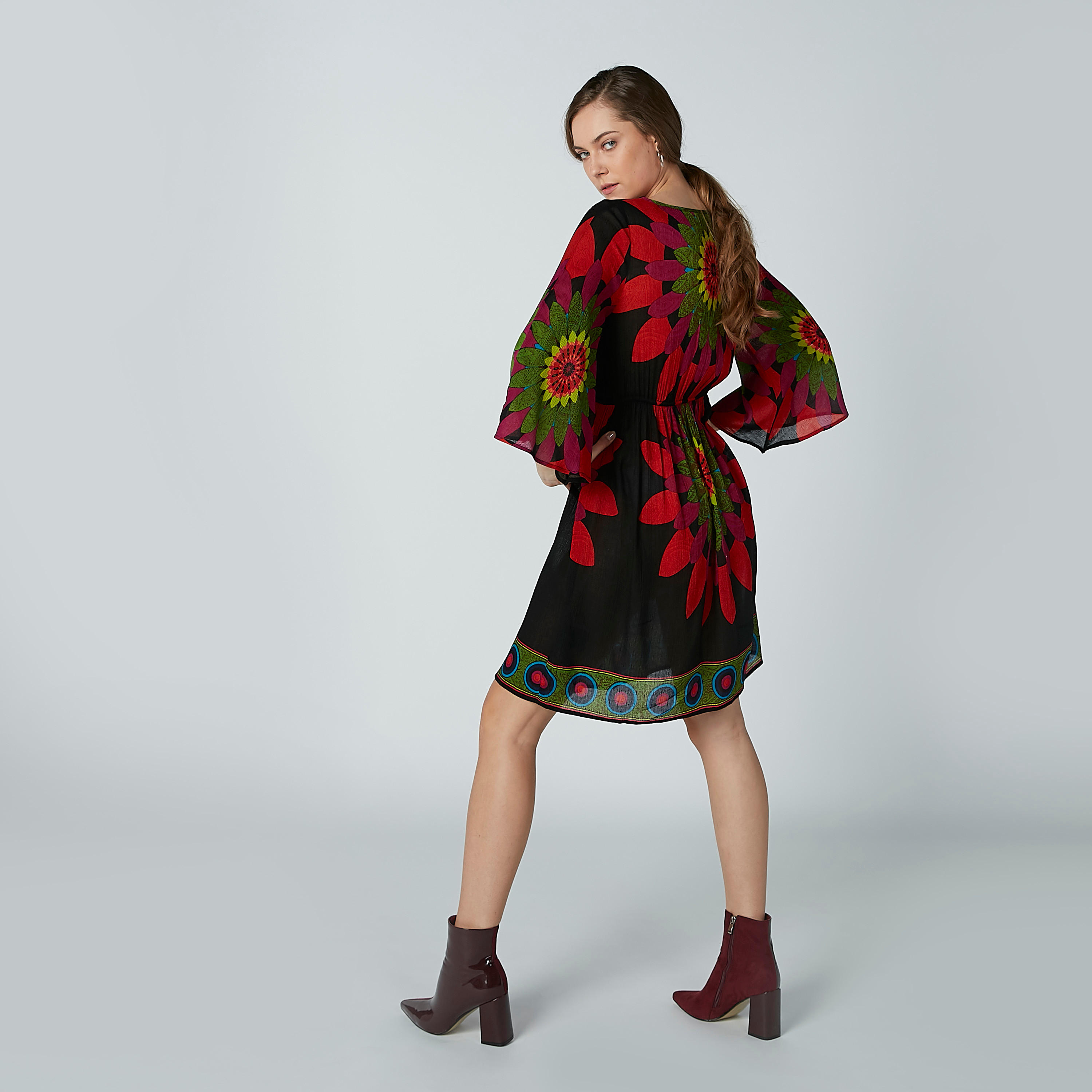 تونيك بياقة مستديرة وأكمام 3/4 واسعة وطبعات زهرية-women-clothing-shirtsandblouses-blouses-image-2