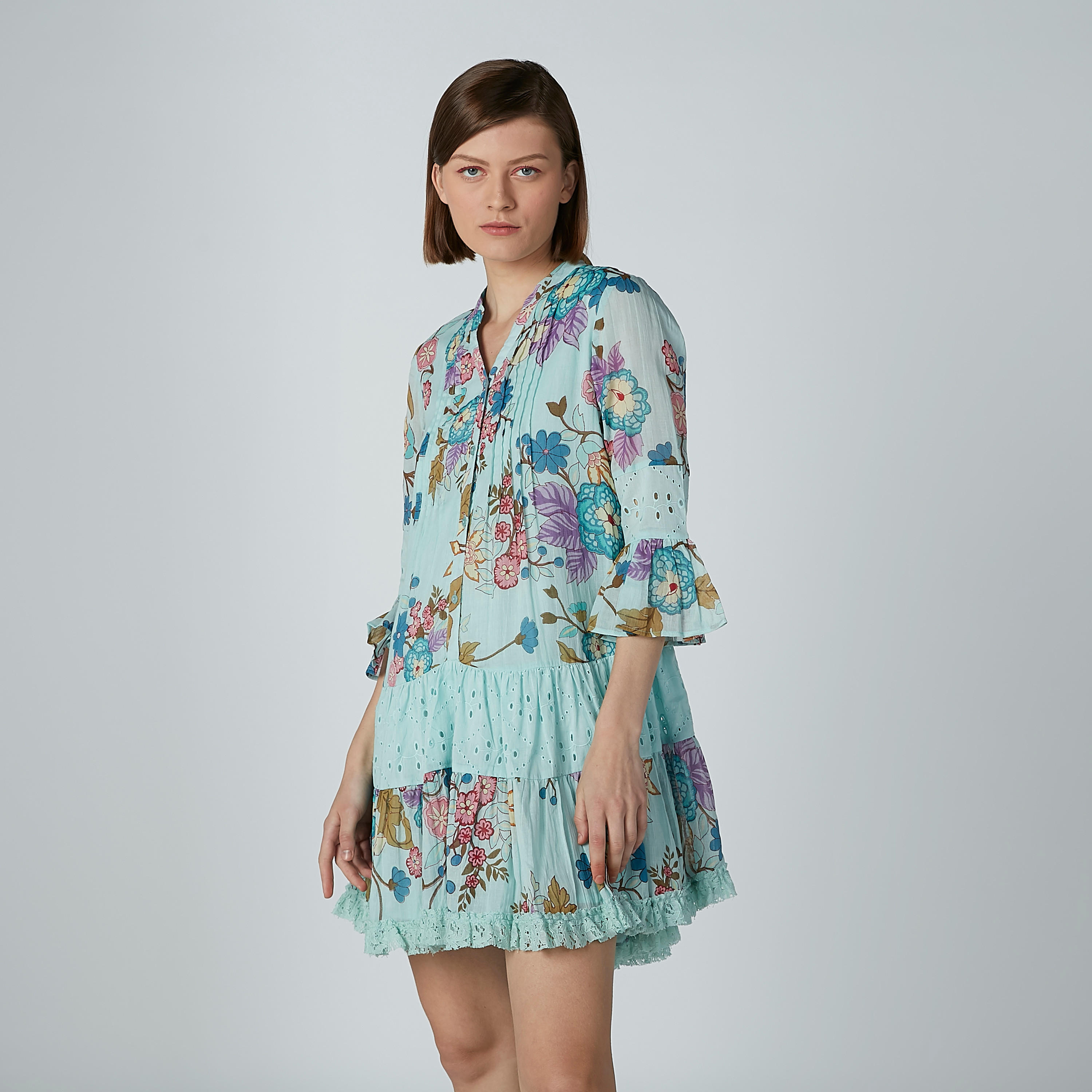 تونيك بتفاصيل شيفلي وأكمام واسعة وطبعات زهرية-women-clothing-shirtsandblouses-blouses-image-2