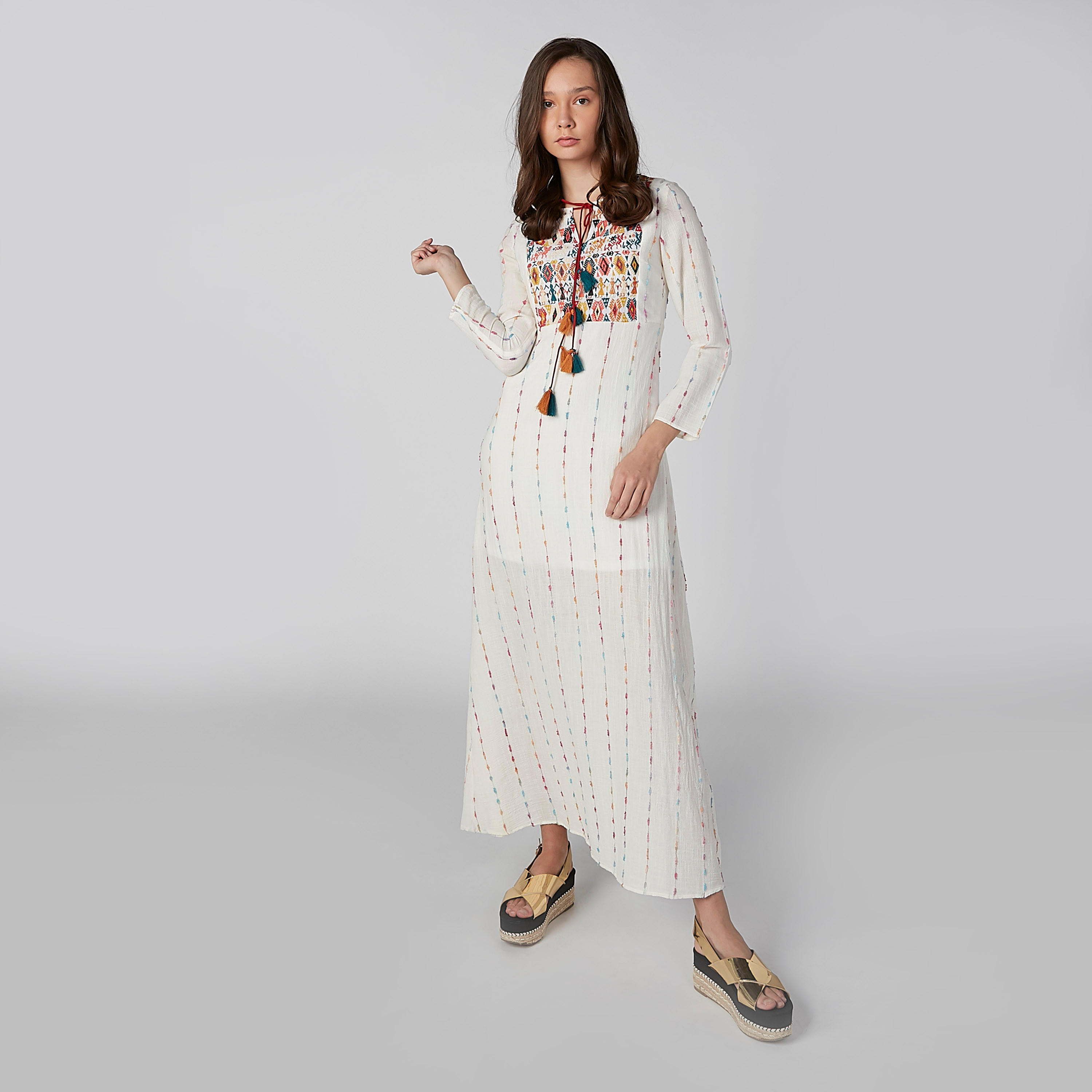 فستان إيه لاين طويل مطرّز بأكمام طويلة وأربطة-women-clothing-dresses-image-2