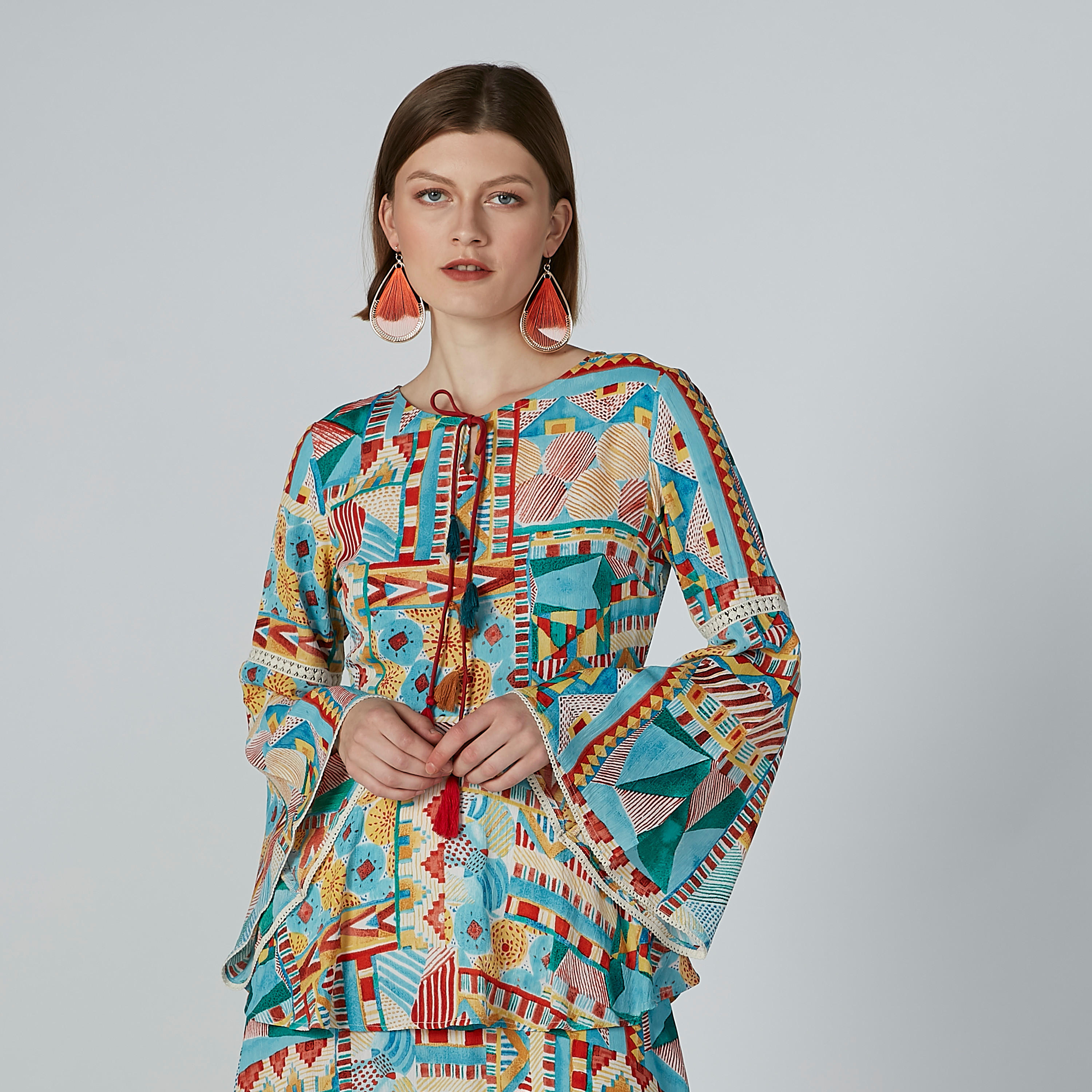 تونيك بياقة مستديرة وأكمام واسعة وطبعات-women-clothing-shirtsandblouses-blouses-image-4