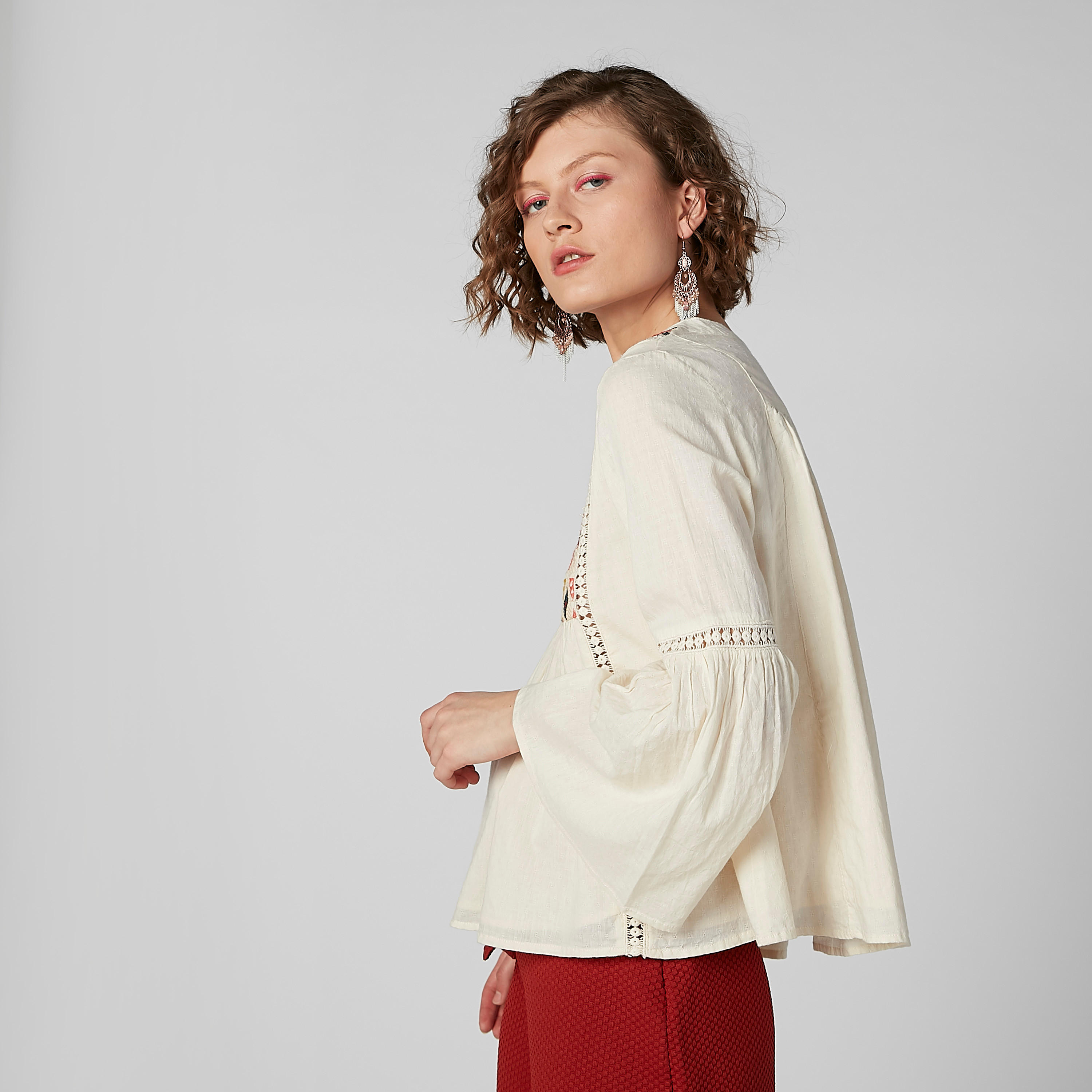 بلوزة مطرّزة بياقة ماندارين وأكمام طويلة-women-clothing-shirtsandblouses-blouses-image-2
