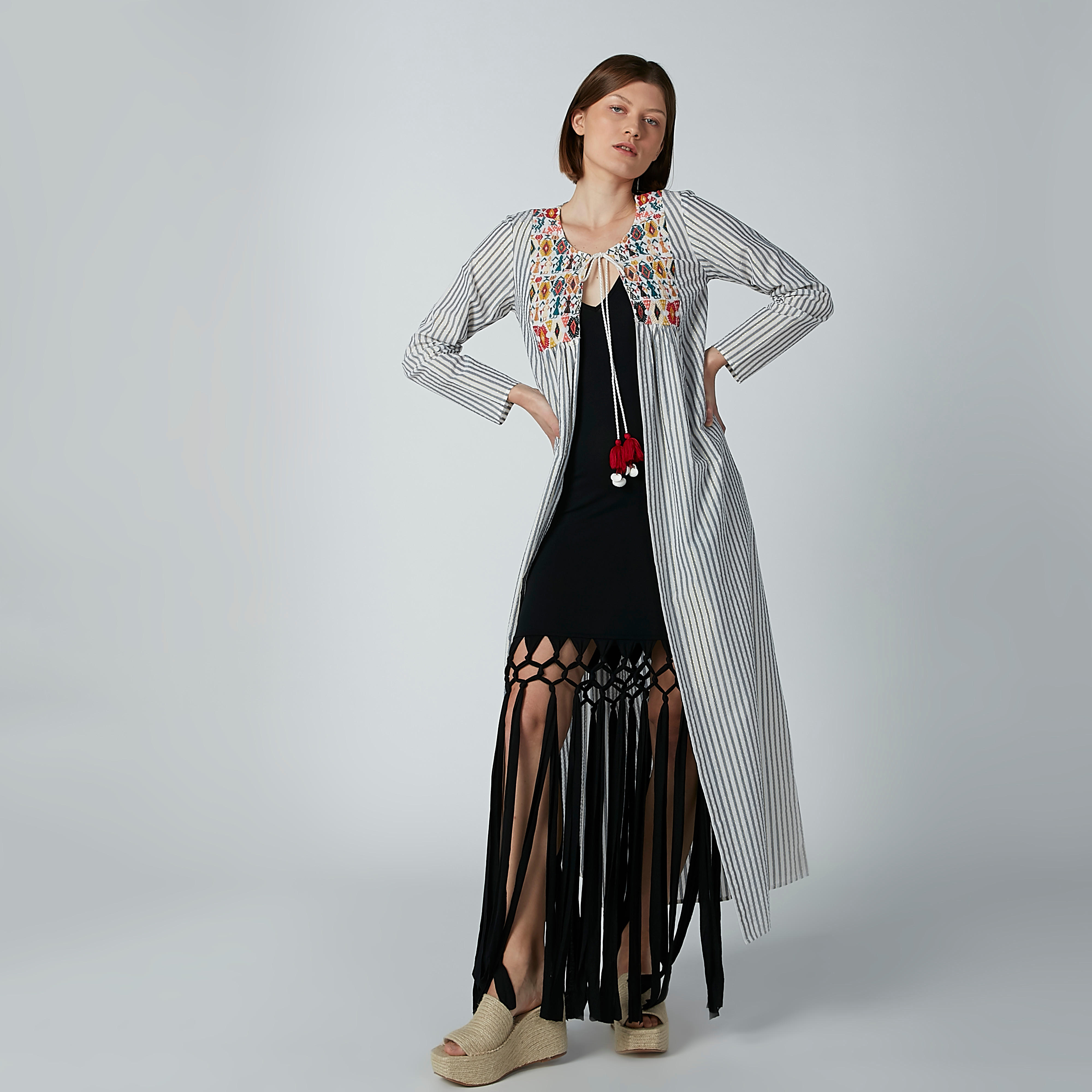 سترة مقلّمة بأربطة وتطريز-women-winterwear-cardigansandjumpers-cardigans-image-1