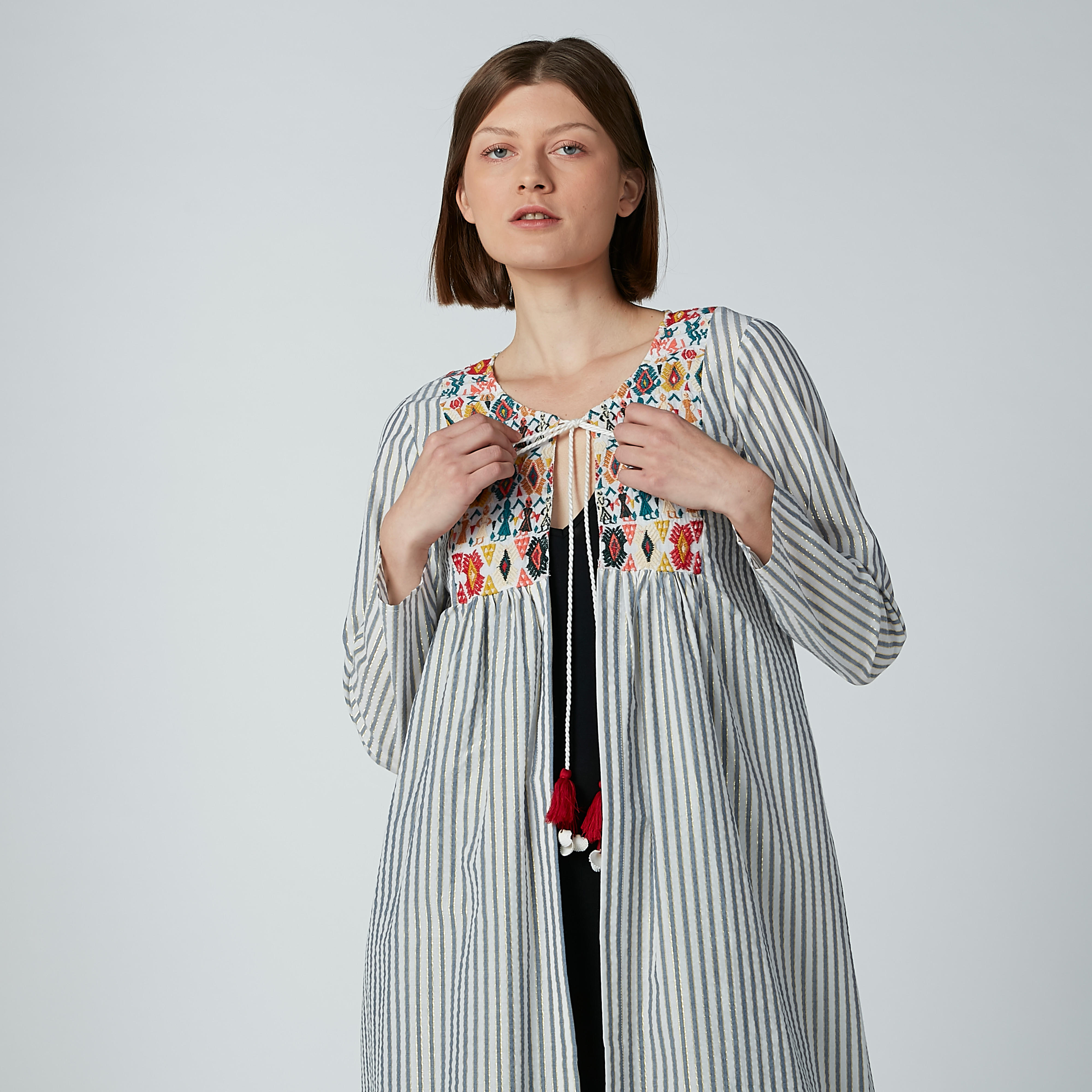 سترة مقلّمة بأربطة وتطريز-women-winterwear-cardigansandjumpers-cardigans-image-4