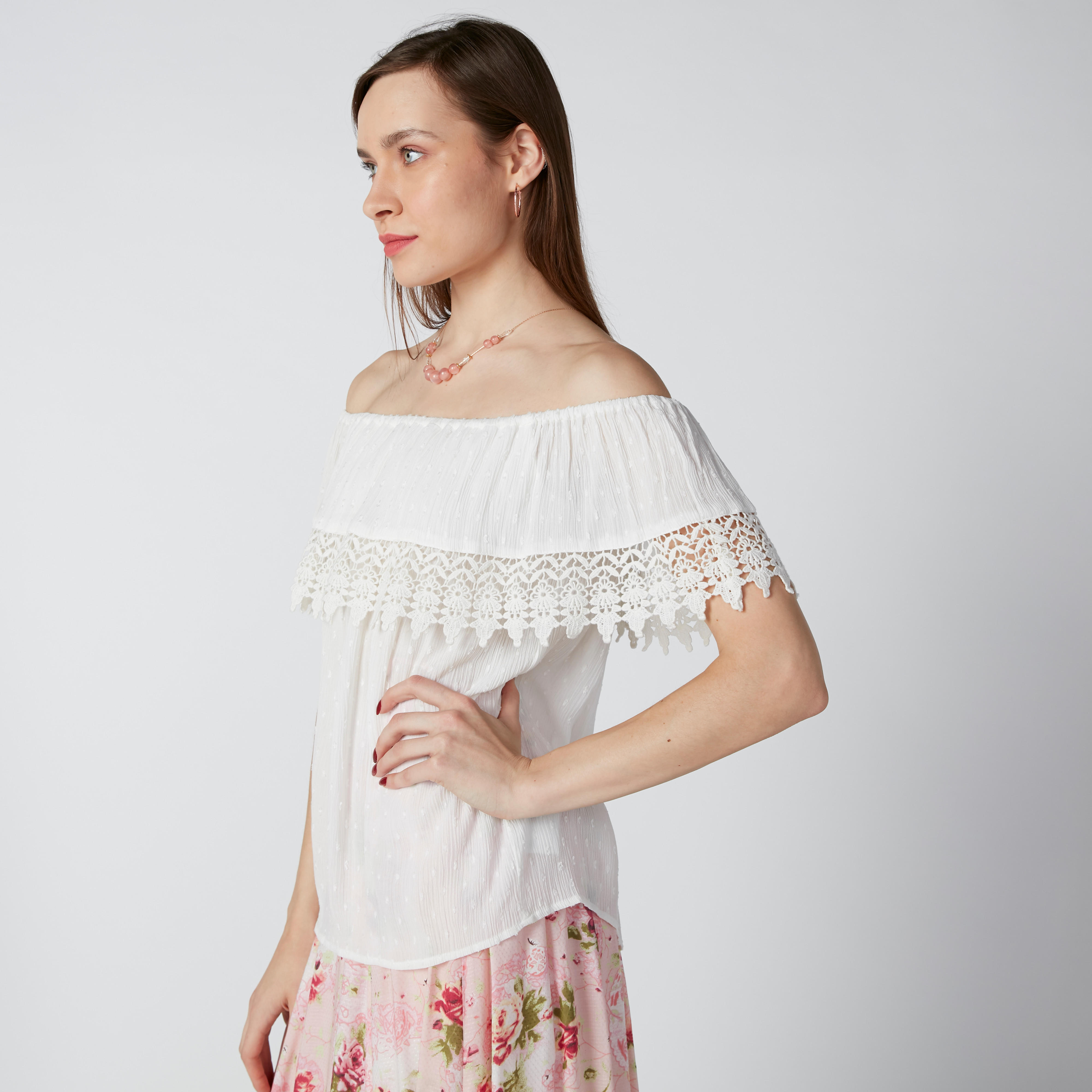 بلوزة مكشوفة الأكتاف بتفاصيل دانتيل-women-clothing-shirtsandblouses-blouses-image-4