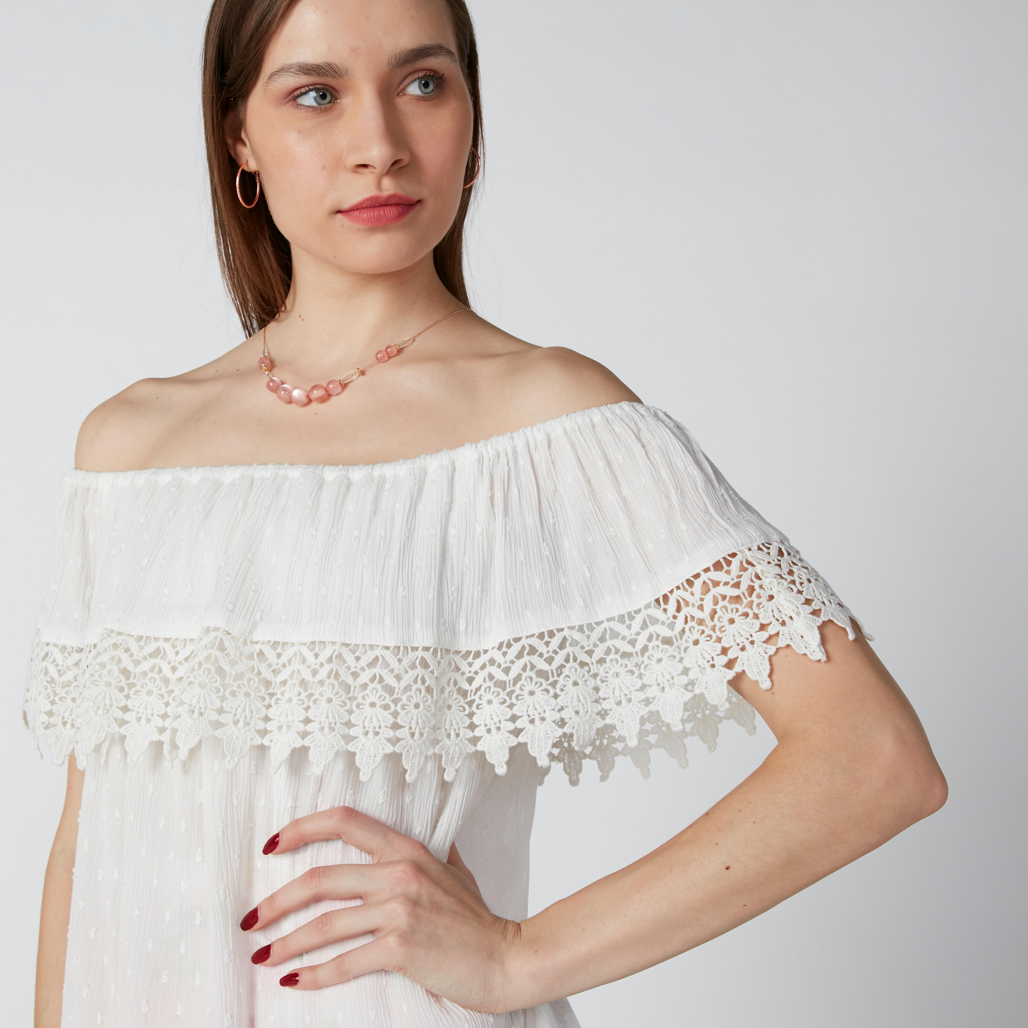بلوزة مكشوفة الأكتاف بتفاصيل دانتيل-women-clothing-shirtsandblouses-blouses-image-5