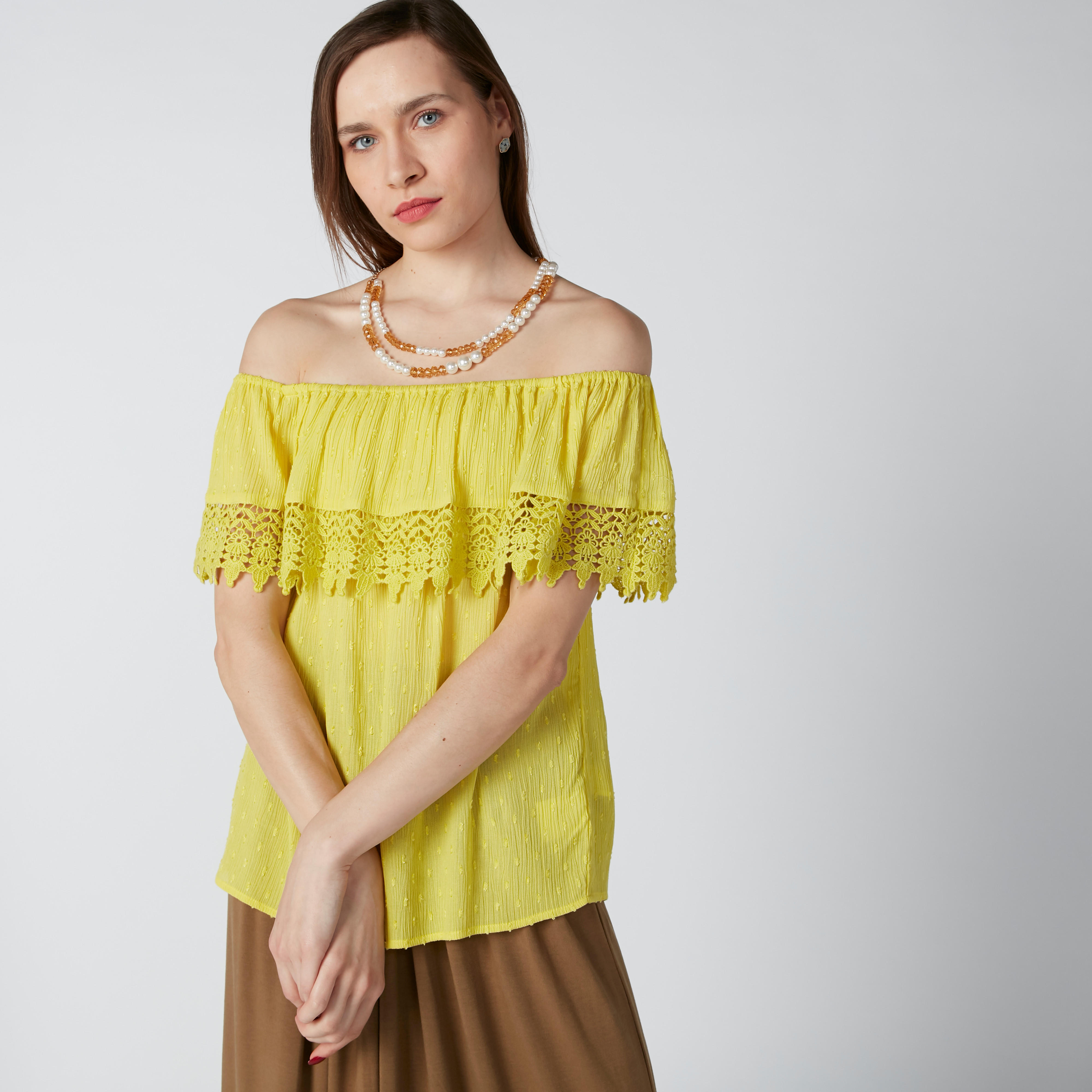 بلوزة مكشوفة الأكتاف بتفاصيل دانتيل-women-clothing-shirtsandblouses-blouses-image-3