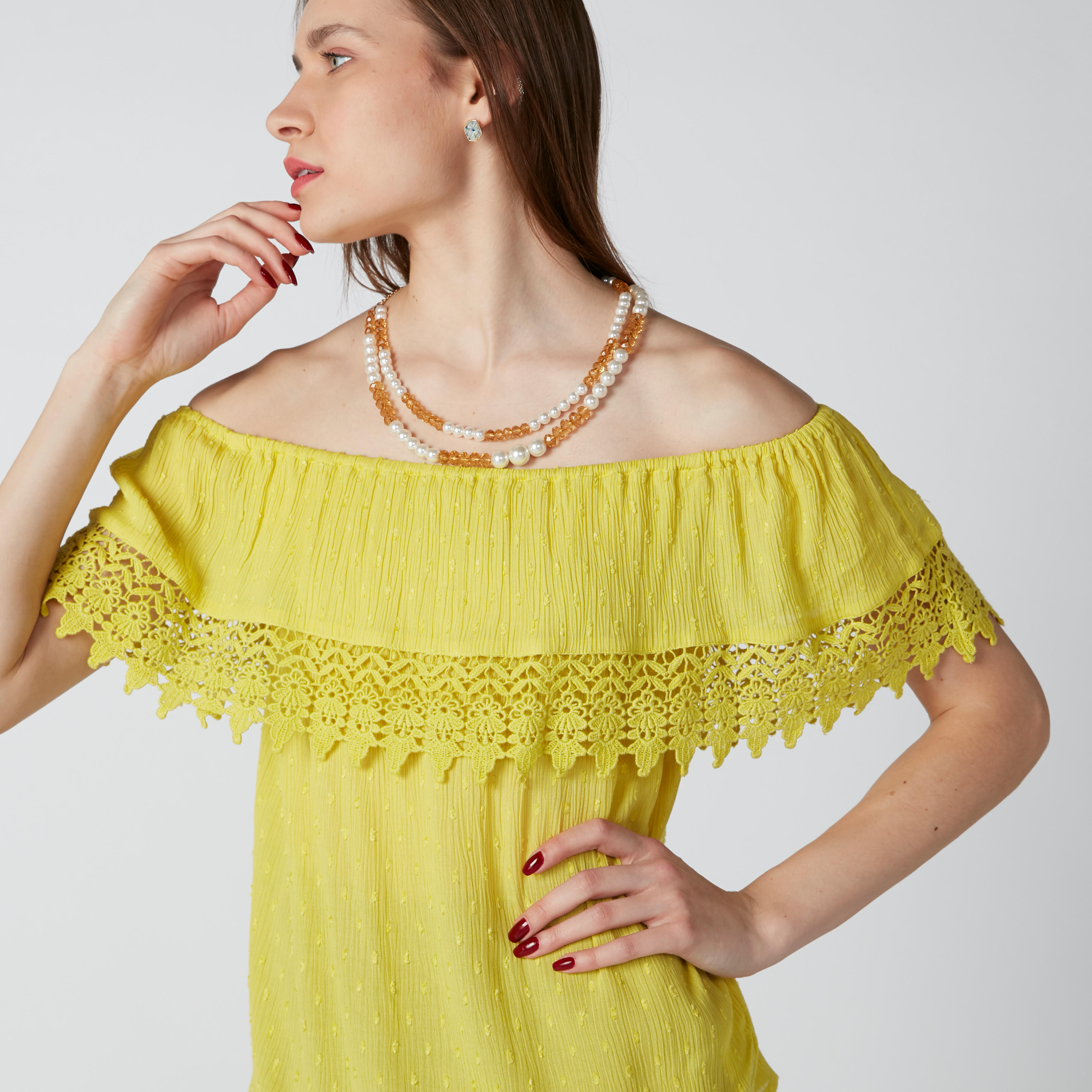 بلوزة مكشوفة الأكتاف بتفاصيل دانتيل-women-clothing-shirtsandblouses-blouses-image-5