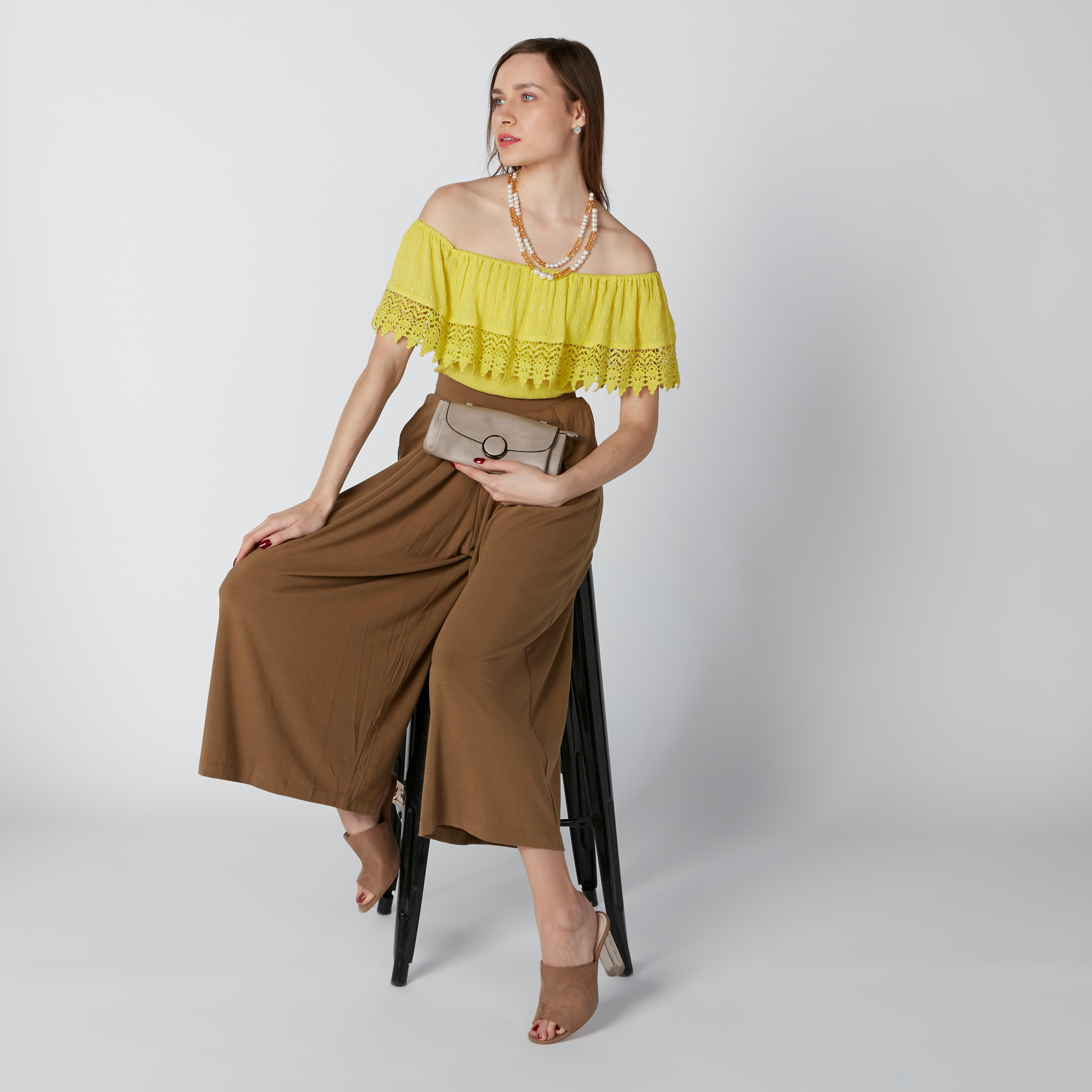 بلوزة مكشوفة الأكتاف بتفاصيل دانتيل-women-clothing-shirtsandblouses-blouses-image-1