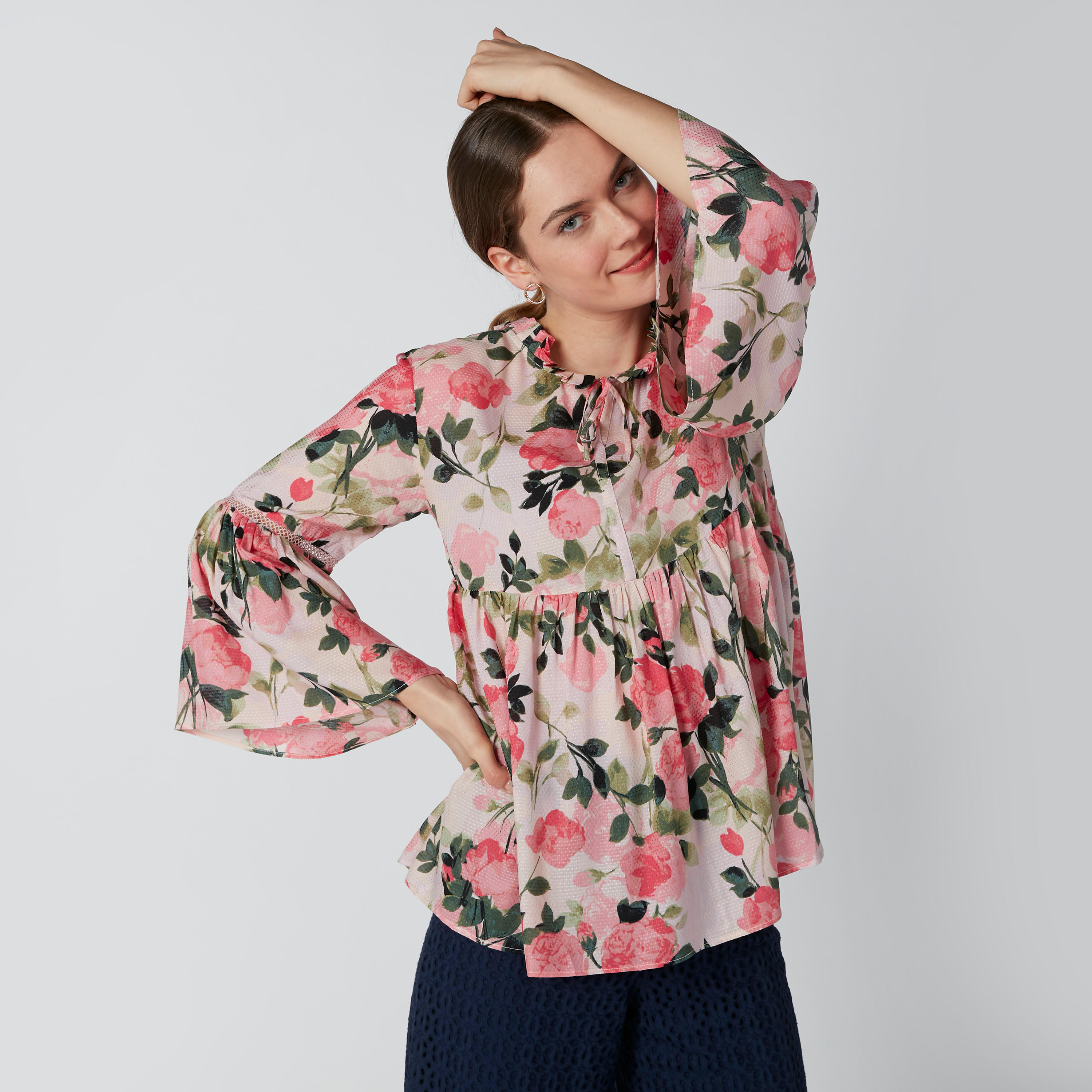 بلوزة بأكمام واسعة وأربطة وطبعات زهرية-women-clothing-shirtsandblouses-blouses-image-2