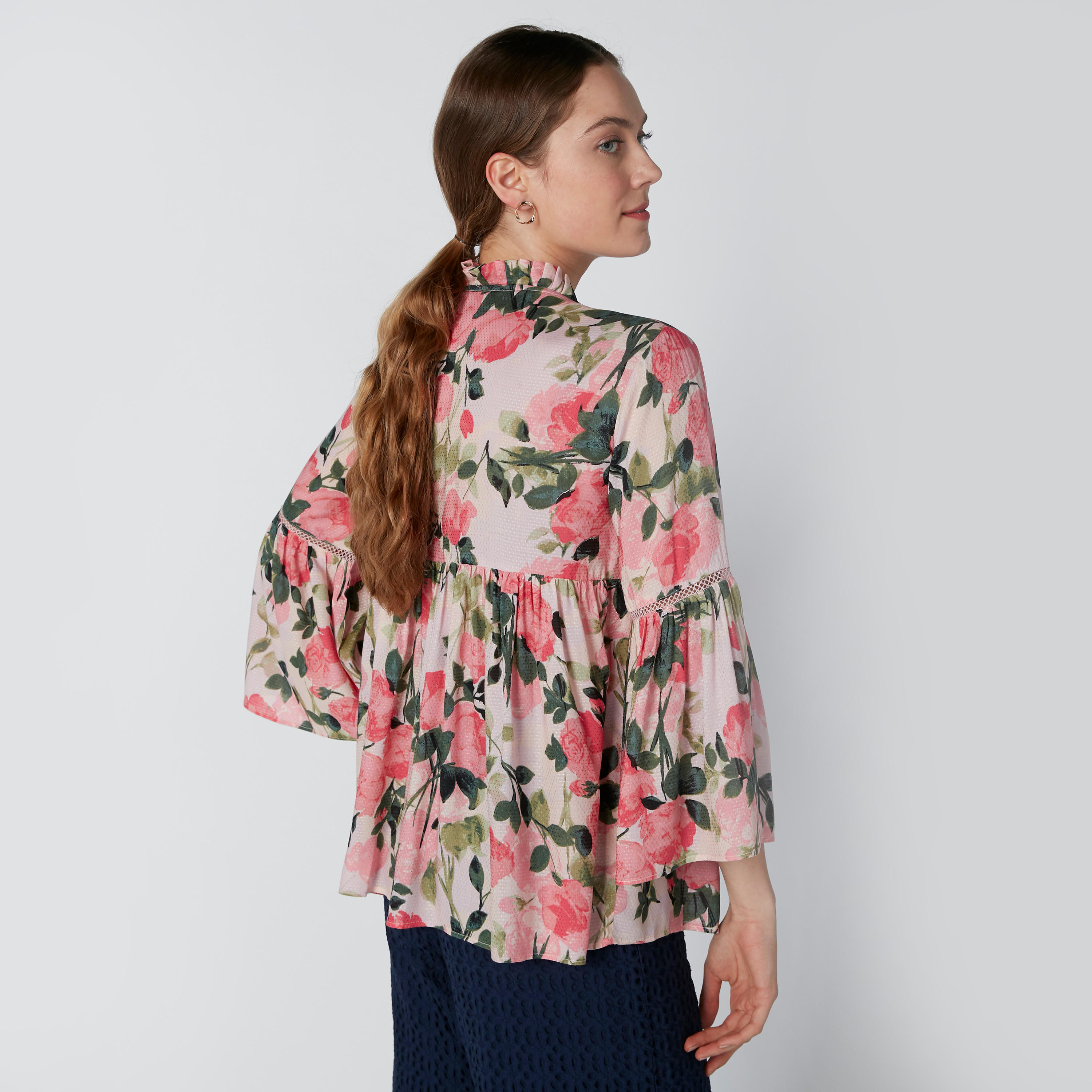 بلوزة بأكمام واسعة وأربطة وطبعات زهرية-women-clothing-shirtsandblouses-blouses-image-3