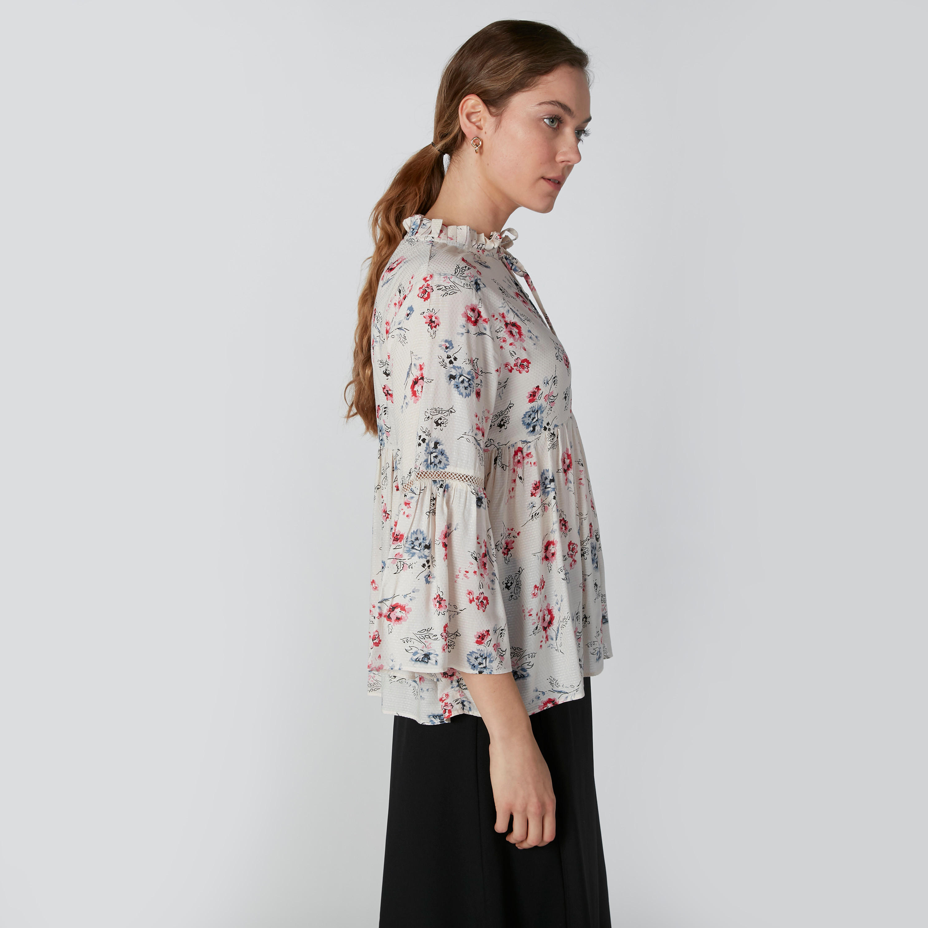 بلوزة بأكمام واسعة وأربطة وطبعات زهرية-women-clothing-shirtsandblouses-blouses-image-4