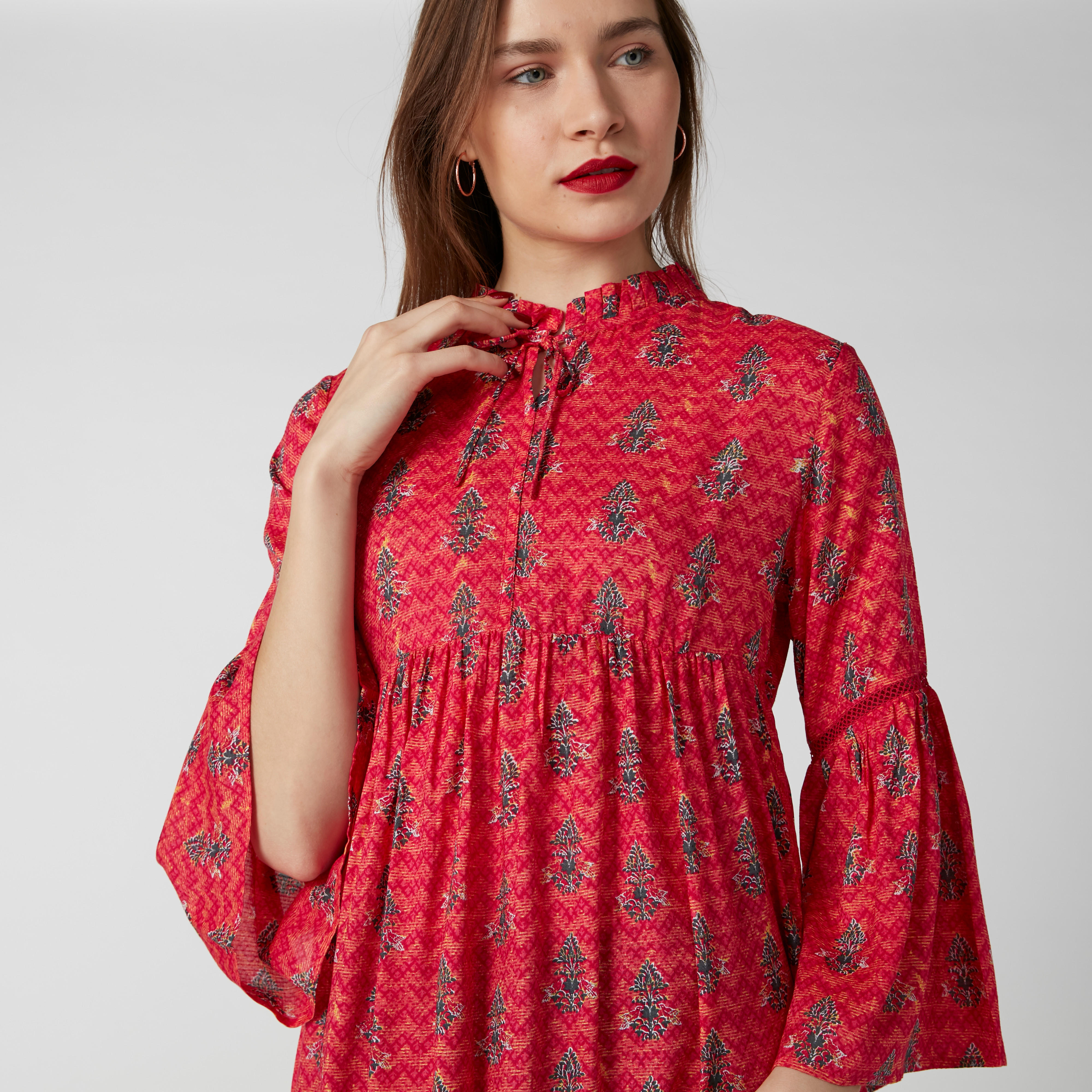 بلوزة بأكمام واسعة وأربطة وطبعات-women-clothing-shirtsandblouses-blouses-image-5