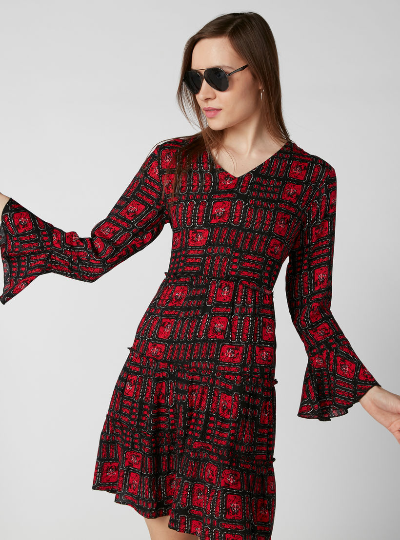 فستان بياقة V وأكمام عريضة وطبعات-women-clothing-dresses-image-5