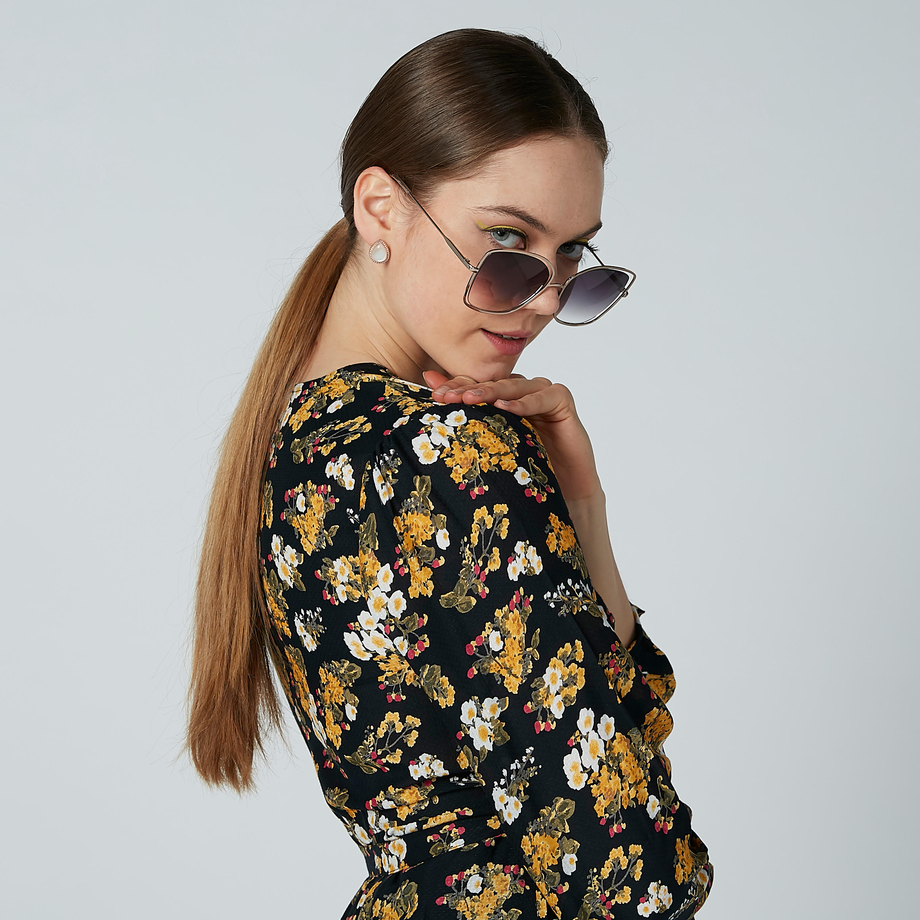فستان متوسط الطول بأكمام طويلة وحواف غير مستوية وطبعات زهرية-women-clothing-dresses-image-1