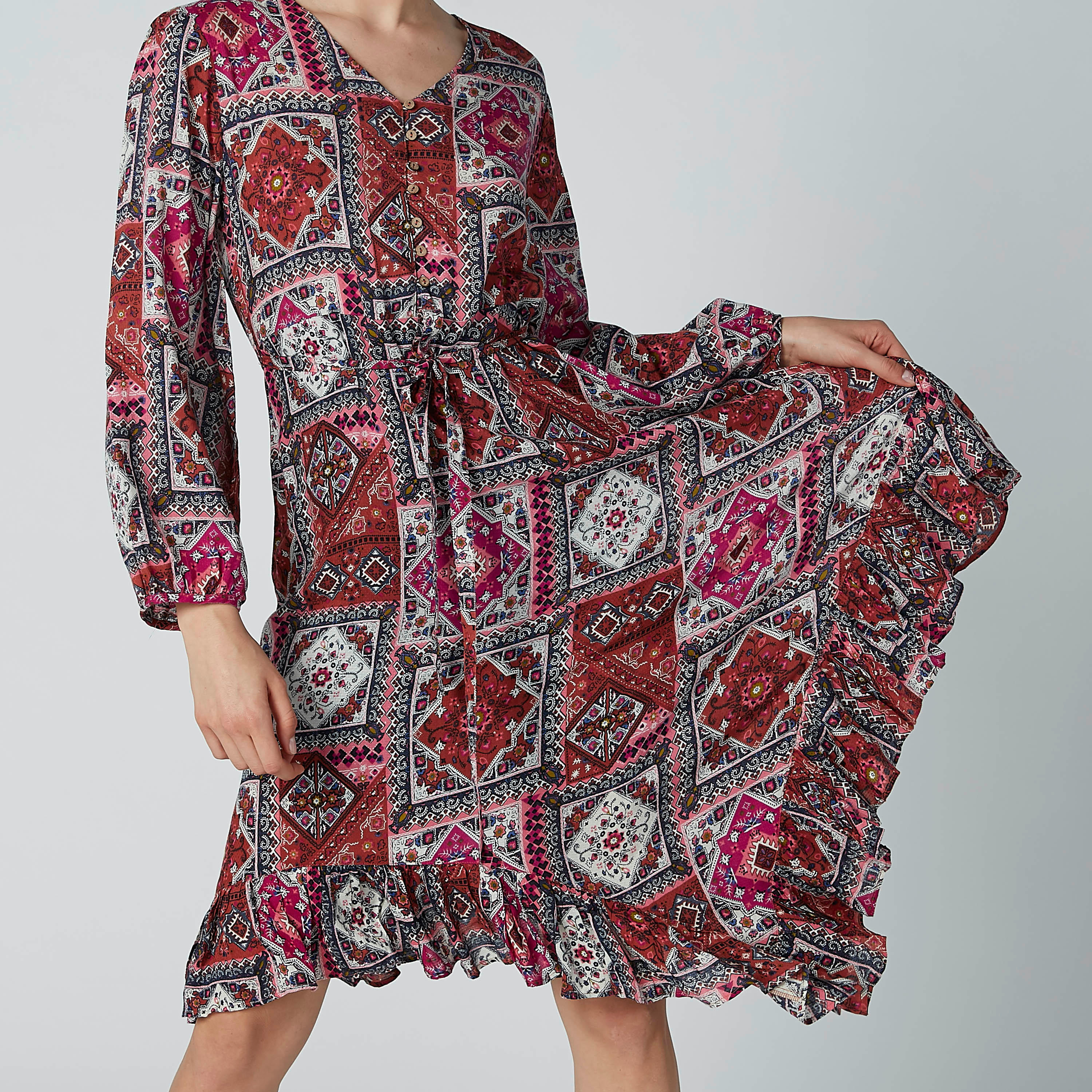 فستان متوسط الطول بياقة V وأكمام طويلة وحواف غير مستوية وطبعات-women-clothing-dresses-image-2