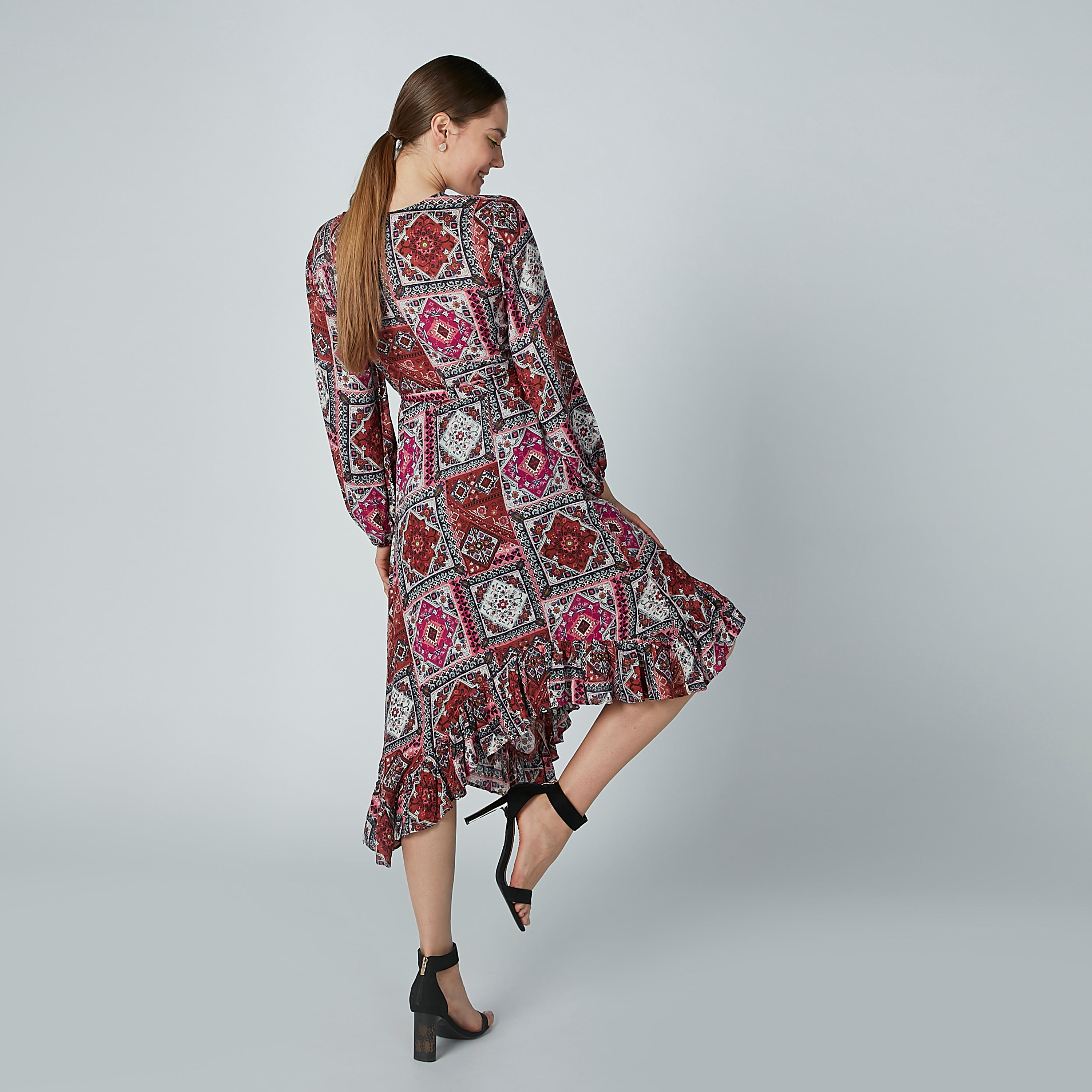 فستان متوسط الطول بياقة V وأكمام طويلة وحواف غير مستوية وطبعات-women-clothing-dresses-image-3