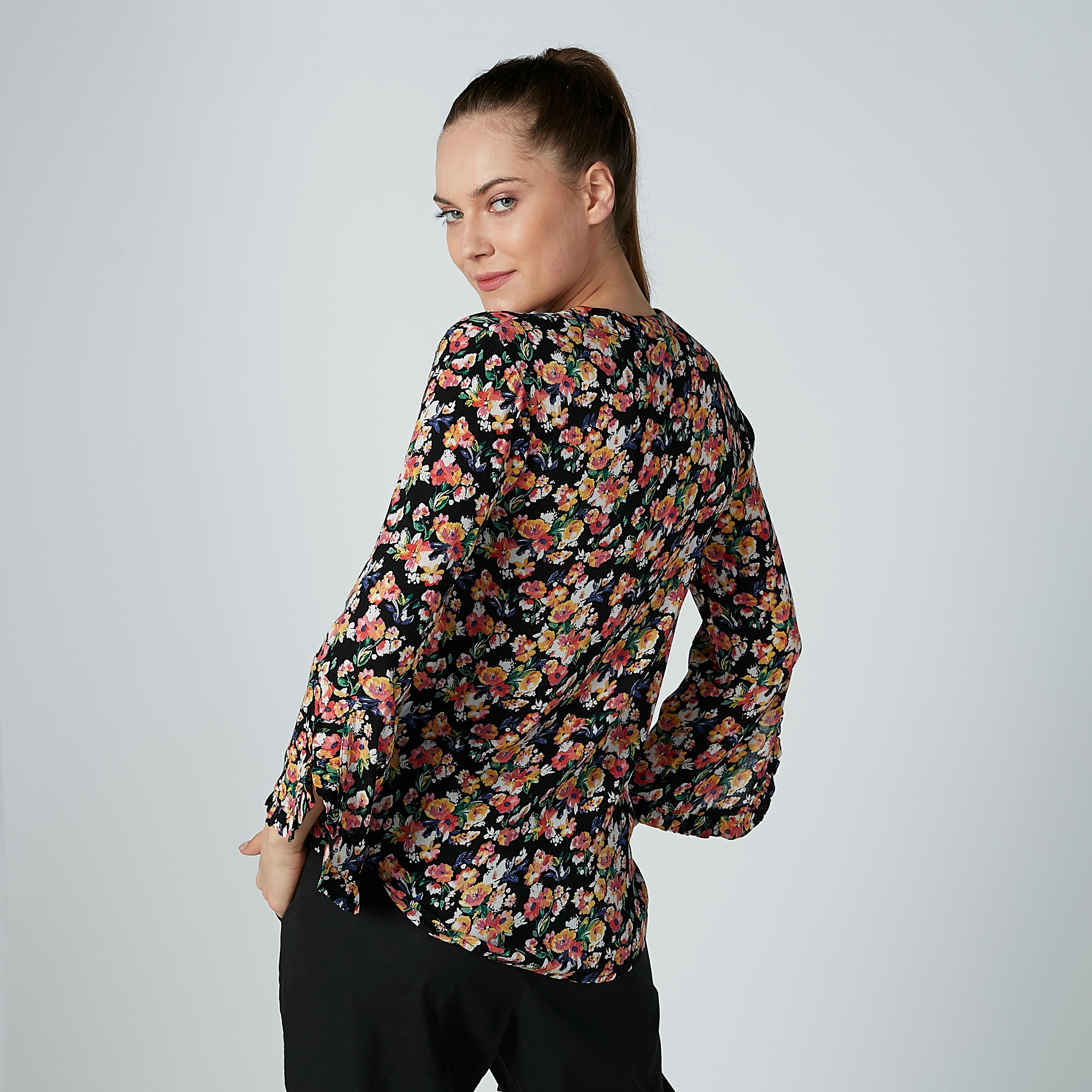 بلوزة بأكمام طويلة وأربطة وطبعات زهرية-women-clothing-shirtsandblouses-blouses-image-3