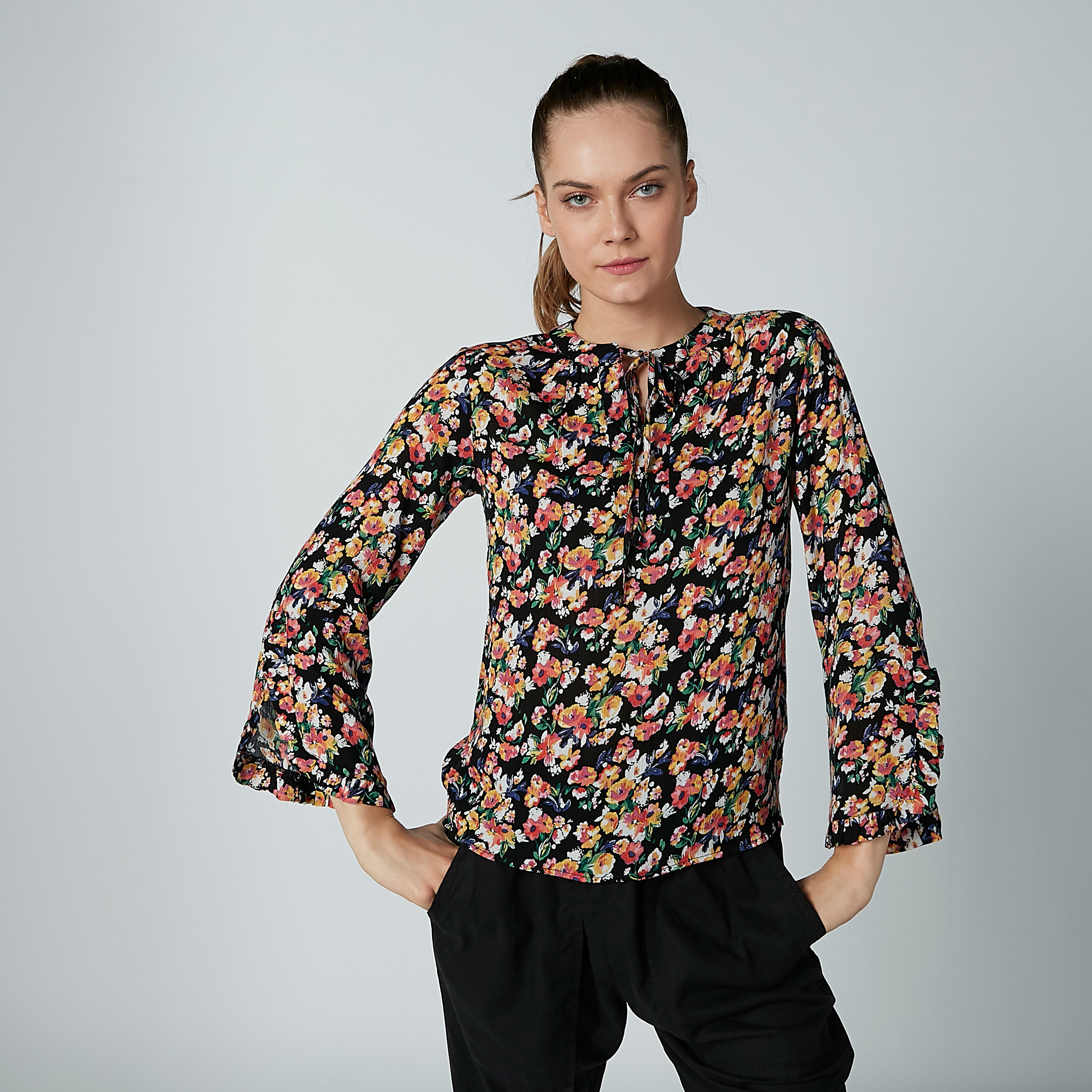بلوزة بأكمام طويلة وأربطة وطبعات زهرية-women-clothing-shirtsandblouses-blouses-image-4