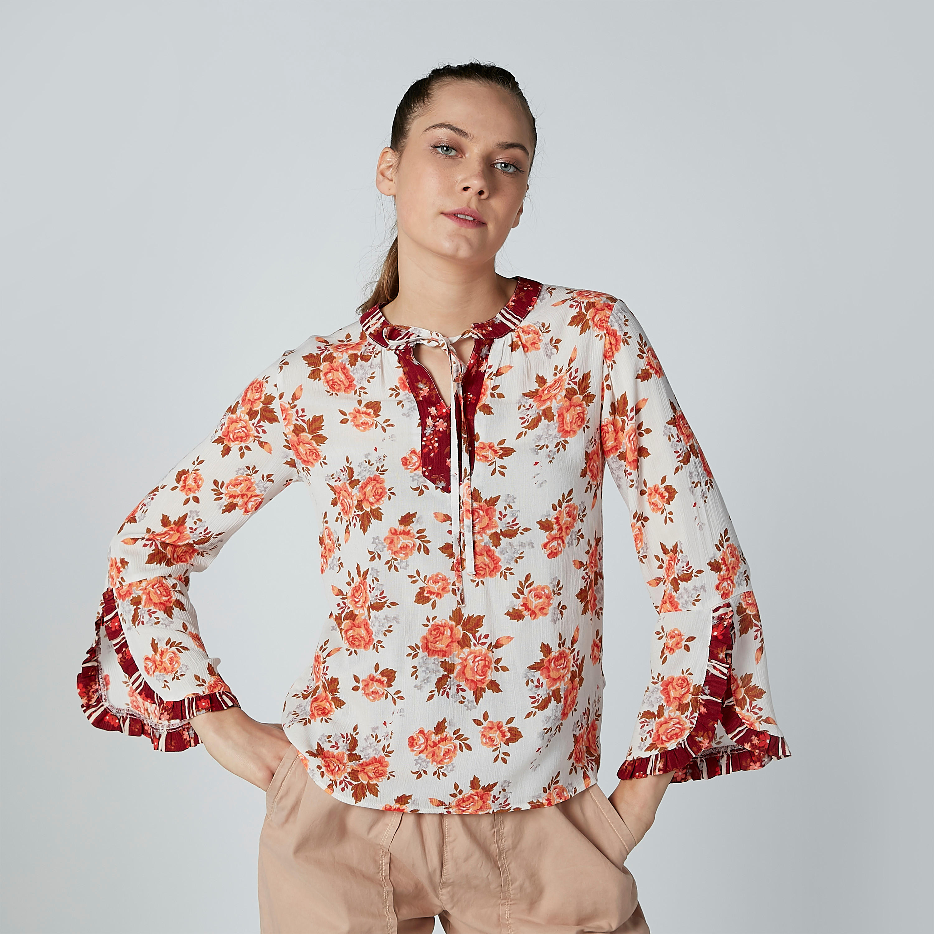 بلوزة بياقة V وأكمام طويلة وطبعات أزهار-women-clothing-shirtsandblouses-blouses-image-1
