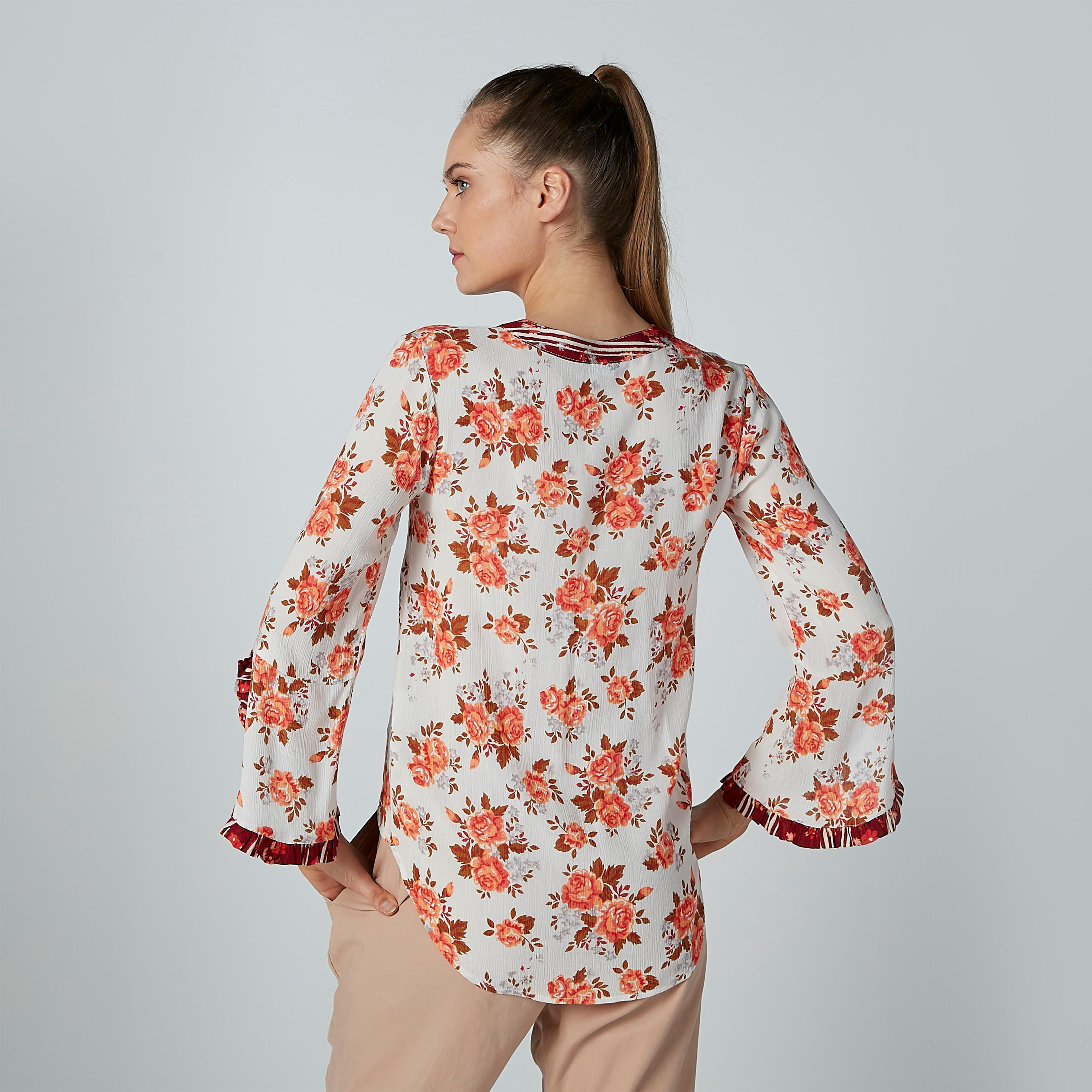 بلوزة بياقة V وأكمام طويلة وطبعات أزهار-women-clothing-shirtsandblouses-blouses-image-3