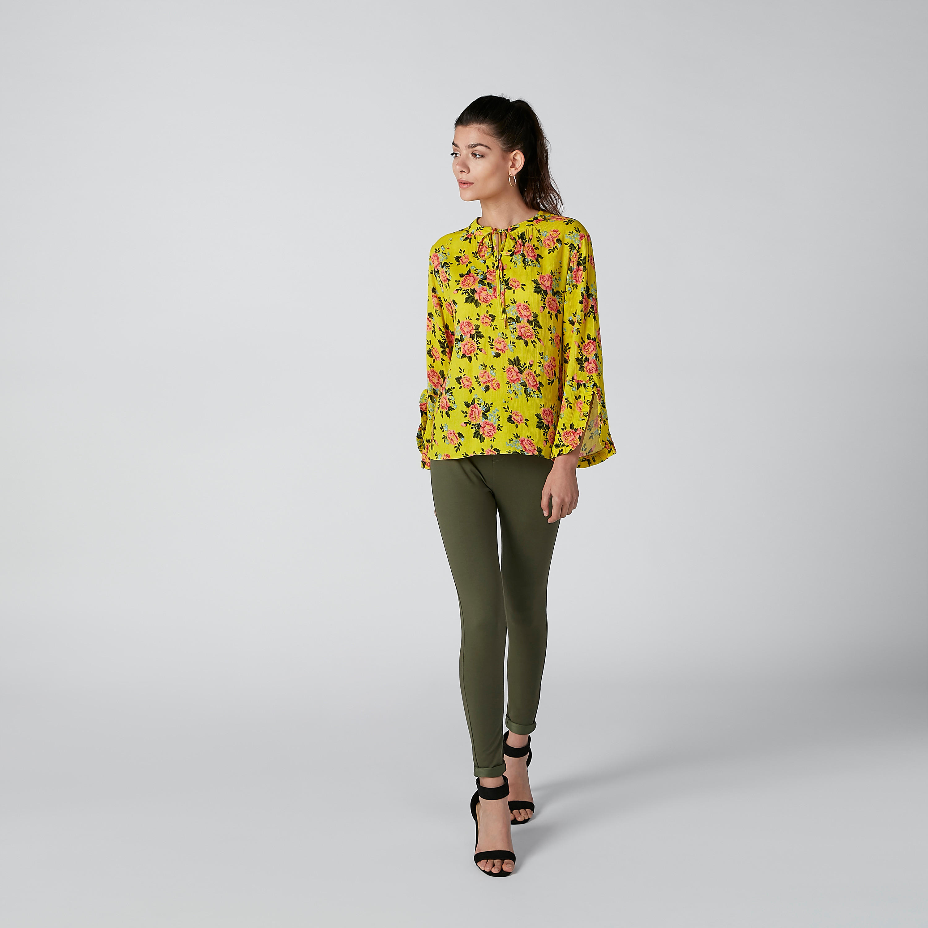 بلوزة بأكمام واسعة وأربطة وطبعات زهرية-women-clothing-shirtsandblouses-blouses-image-3